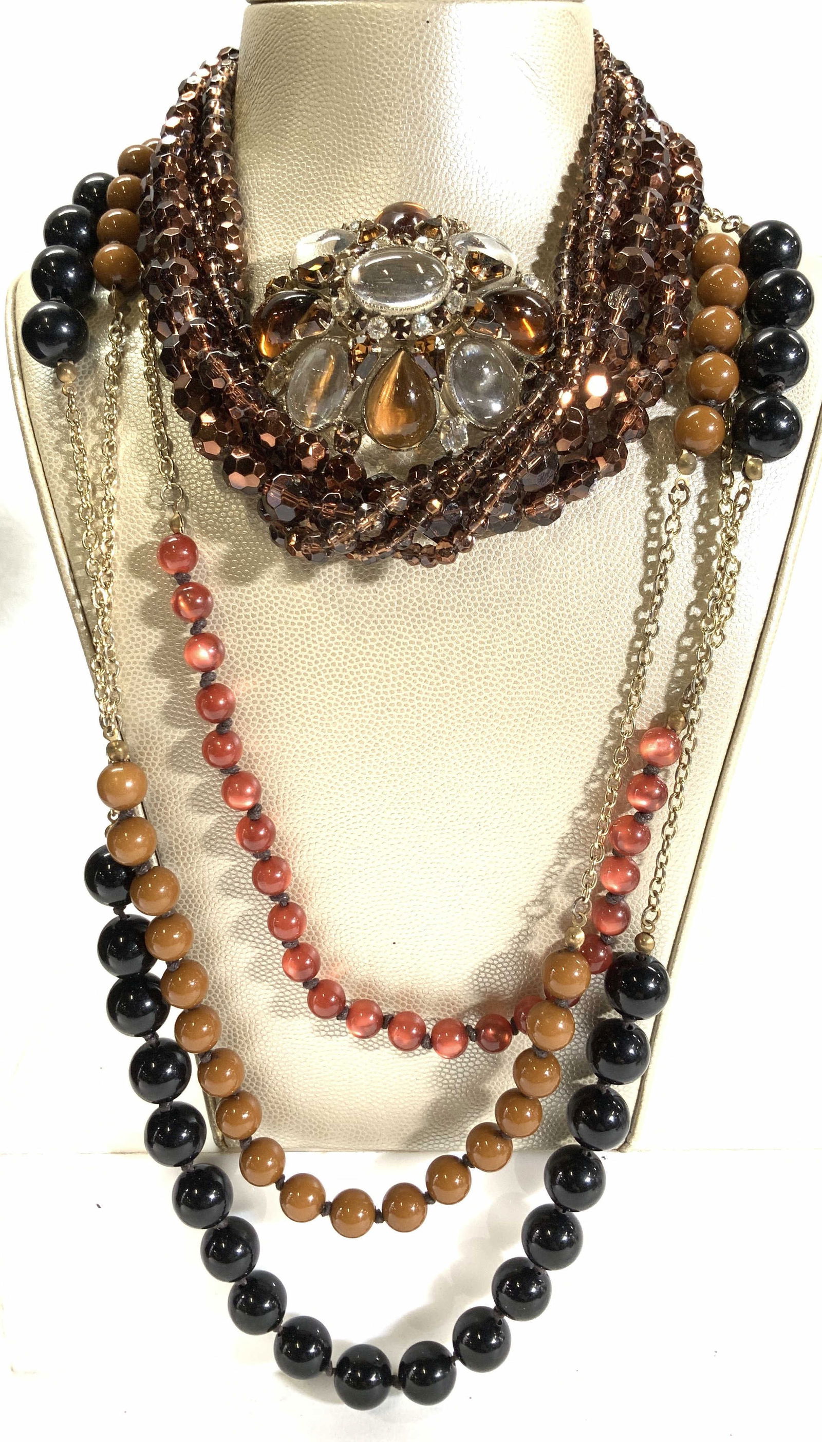 Lot 3 Beaded Necklaces and Glass Brooch (1 of 8)