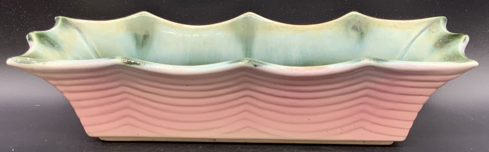 HULL USA Signed Vintage Pottery Planter (1 of 10)