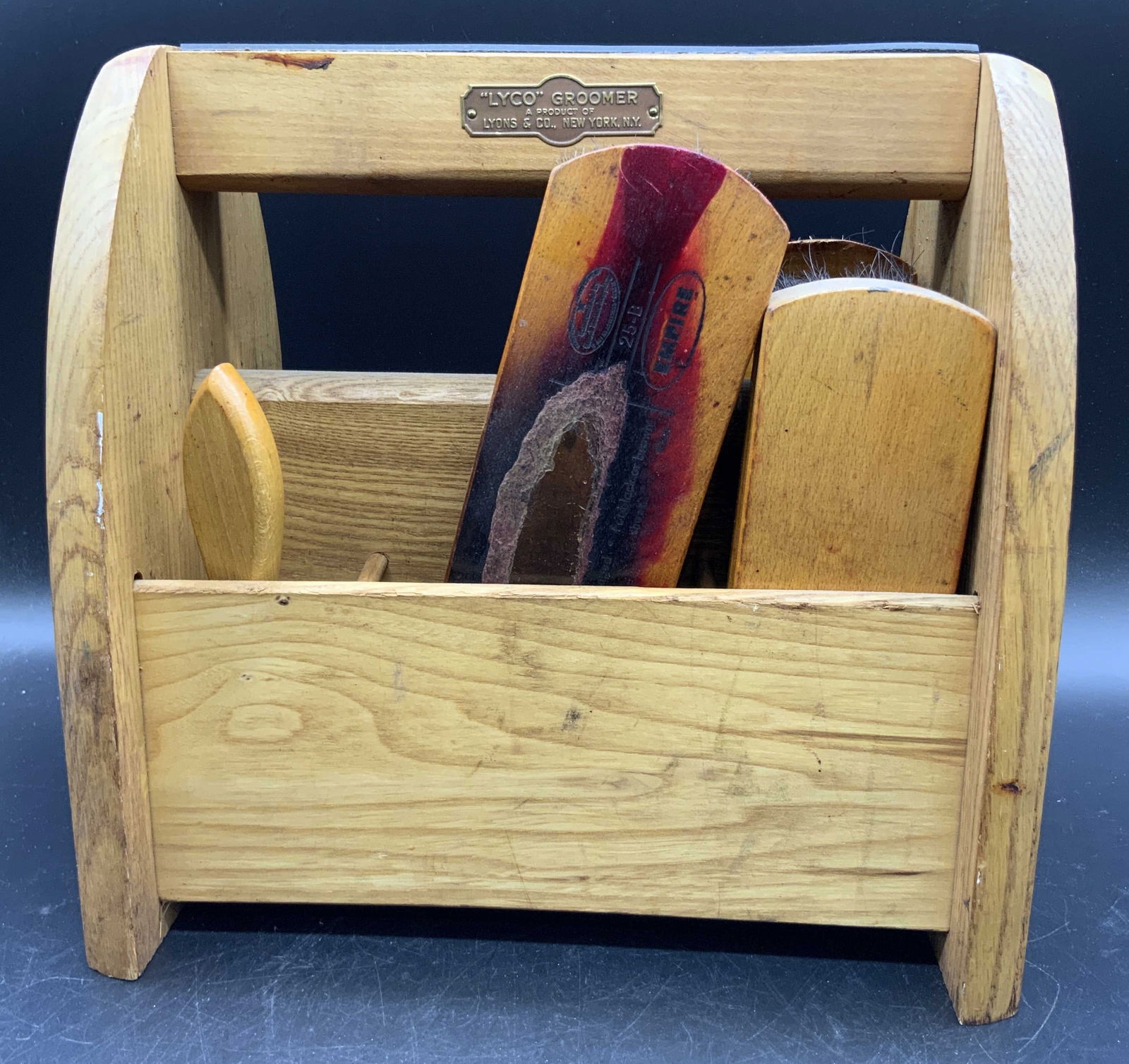 LYONS & CO. LYCO GROOMER Vintage Shoe Shine Box (1 of 12)
