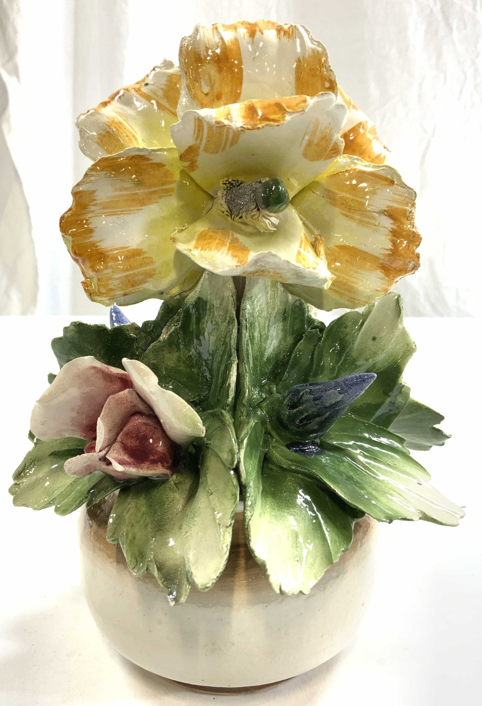 CAPODIMONTE Porc Floral Arrangement In Planter (1 of 6)