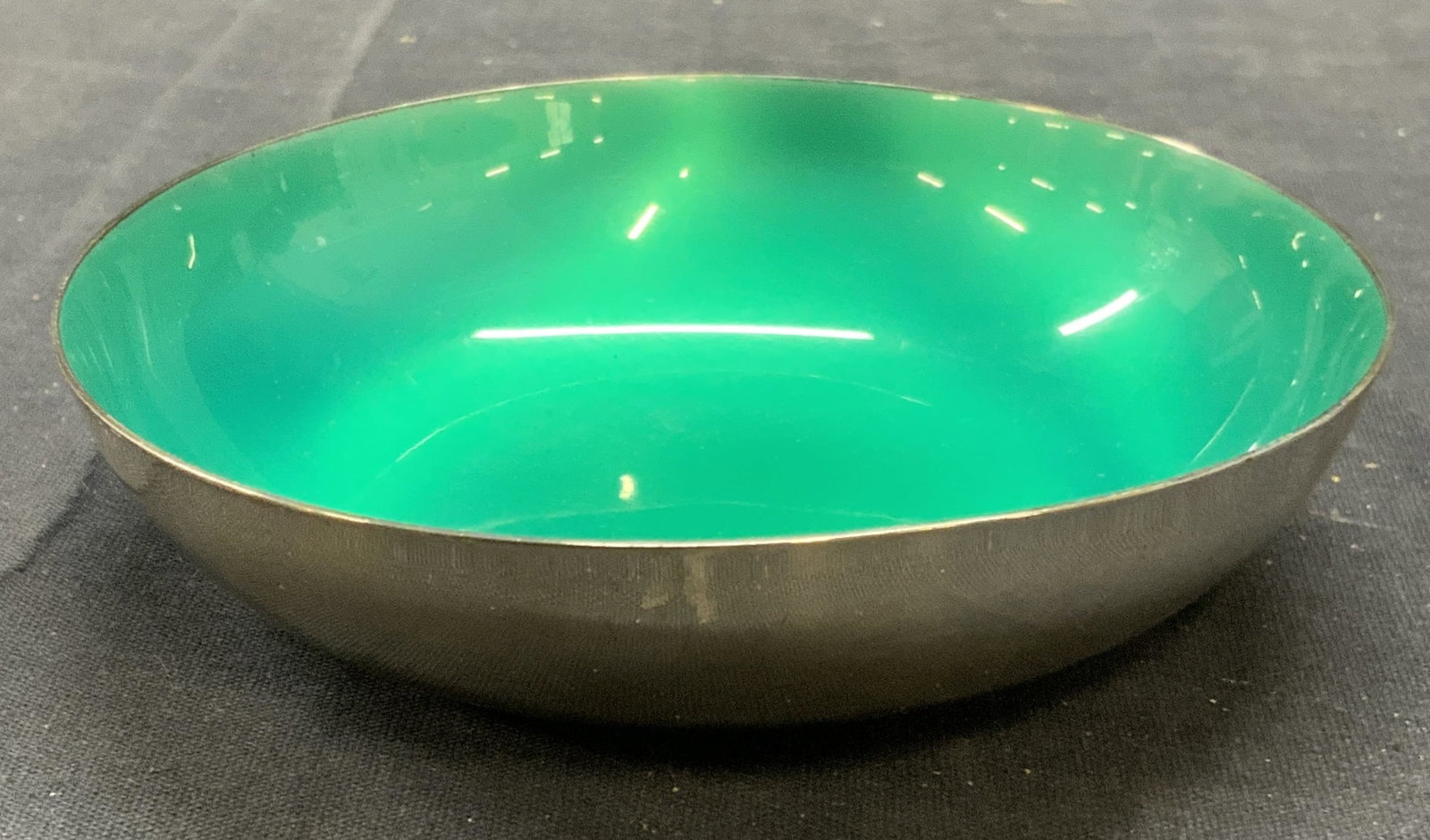 Vtg REED & BARTON Green Enamel Silver Plate Bowl: Vintage Reed and Barton green enameled silver plated bowl. Trademarked to underside. Measures approx. 4 3/8 inches diameter and 1 inch tall. Some surface wear consistent with exposure. Property of Man