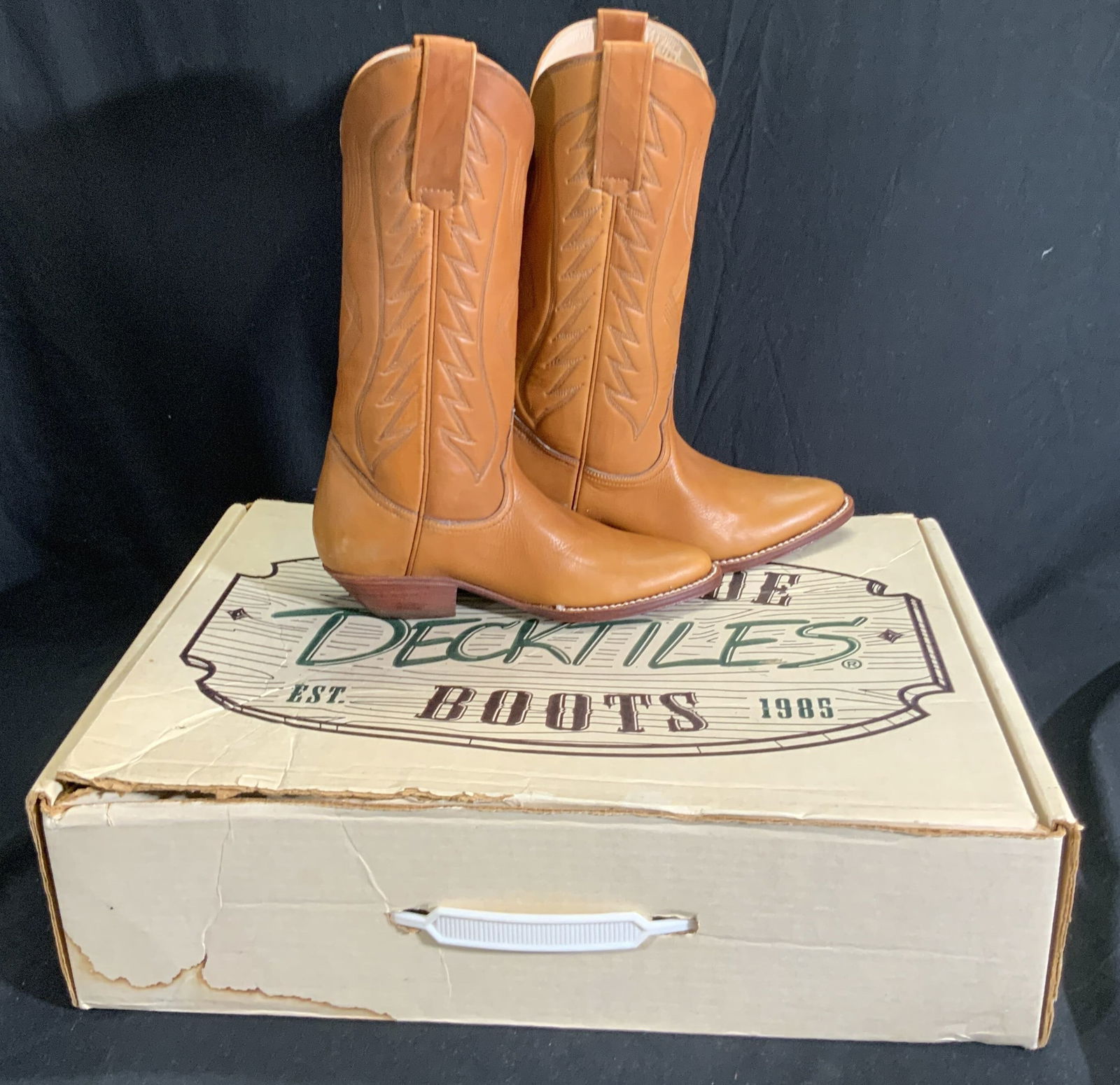 DECKTILES Handmade Leather Cowboy Boots, Org Box (1 of 12)