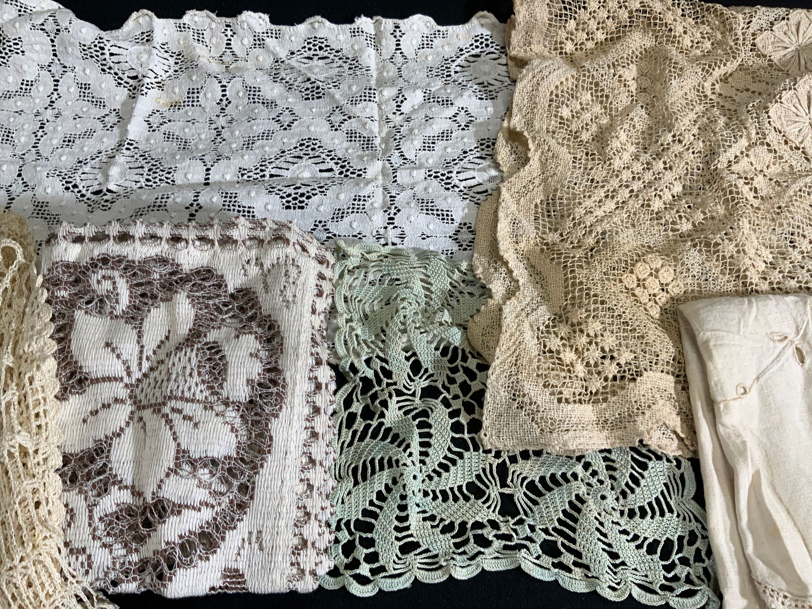Lot 7 Vintage Table Linens & Crochet Doilies (1 of 10)