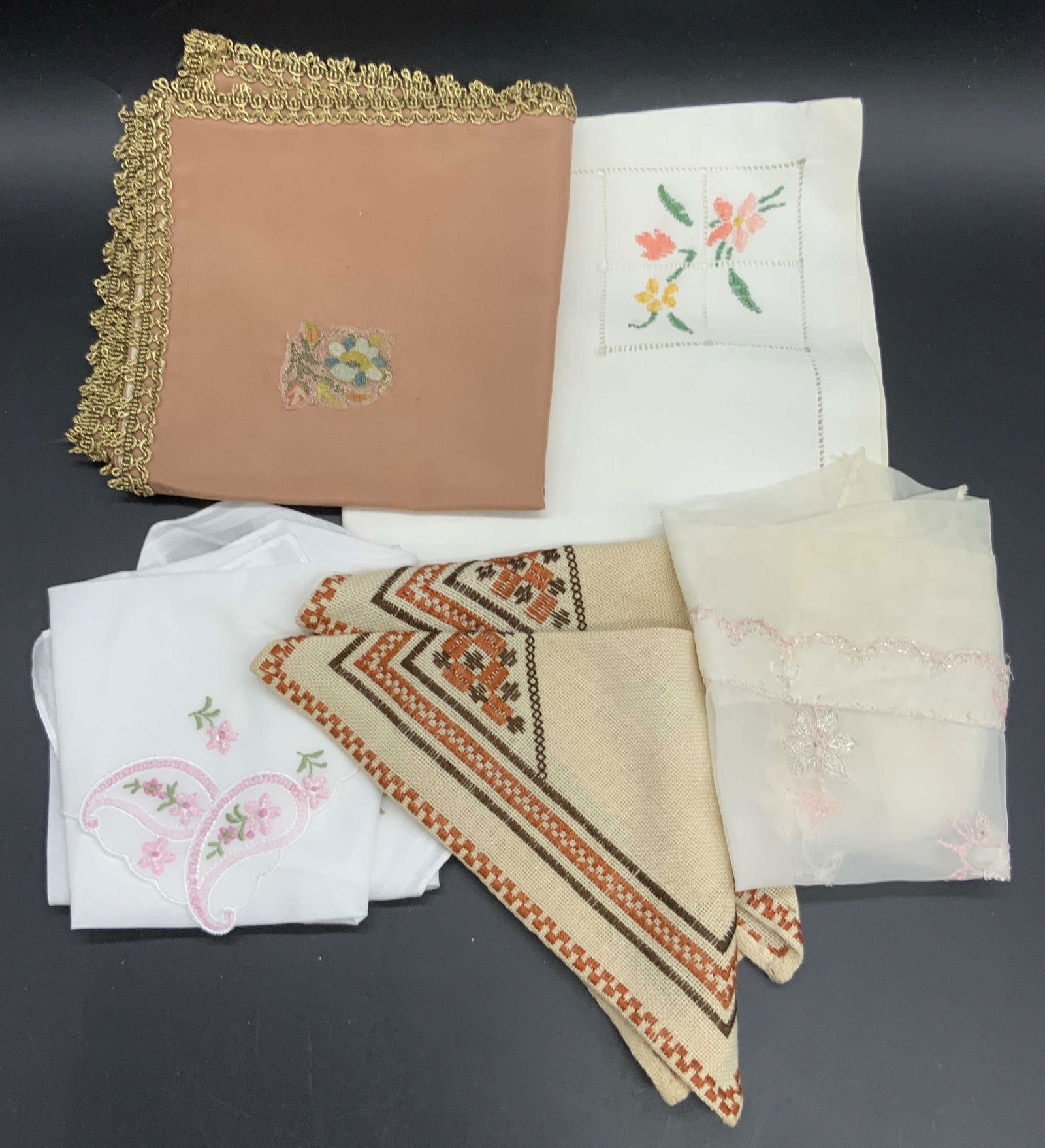 Lot 7 Vintage Table Linens, Fabric Napkins & More (1 of 12)