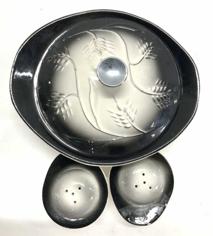 Lot 4 Ceramic Covered bowl, Salt Pepper Shakers (1 of 6)