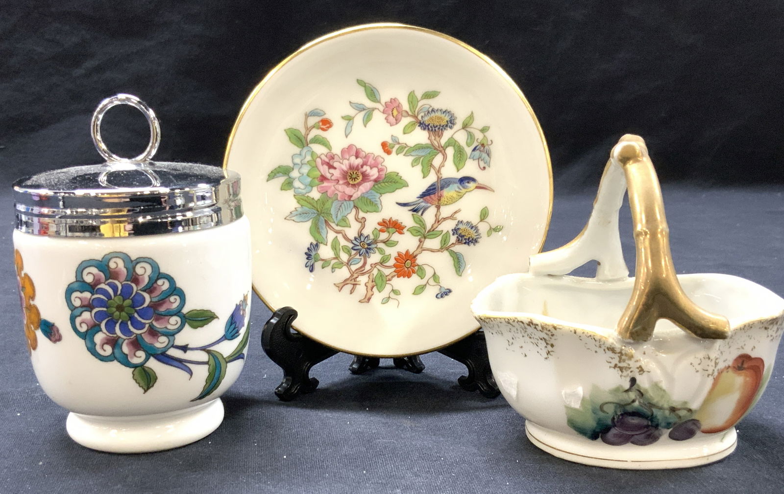 3 Royal Worcester & AYNSLEY Porcelain Accessories: Lot of 3 porcelain and fine china table accessories. 1 Royal Worcester Porcelain sat cellar, at 4,25 inches tall and 1 trinket dish marked AYNSLEY, fine bone China, at 4 inch diameter and 1 porcelain