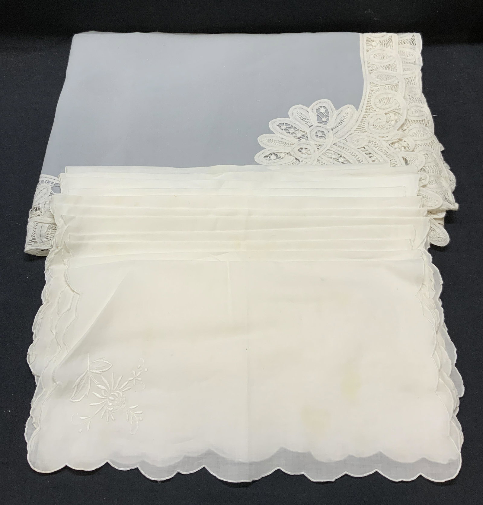 13 Grey Lace Tablecloth & White Napkins (1 of 9)