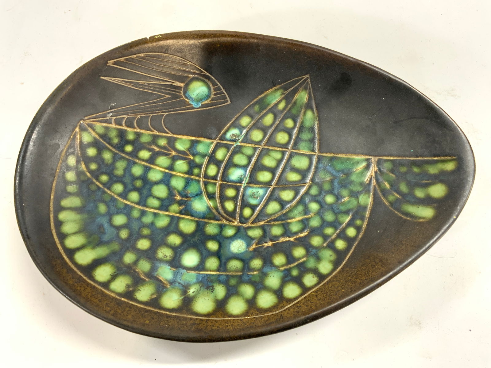 AT Vntg Handcrafted Ceramic Serving Dish (1 of 8)