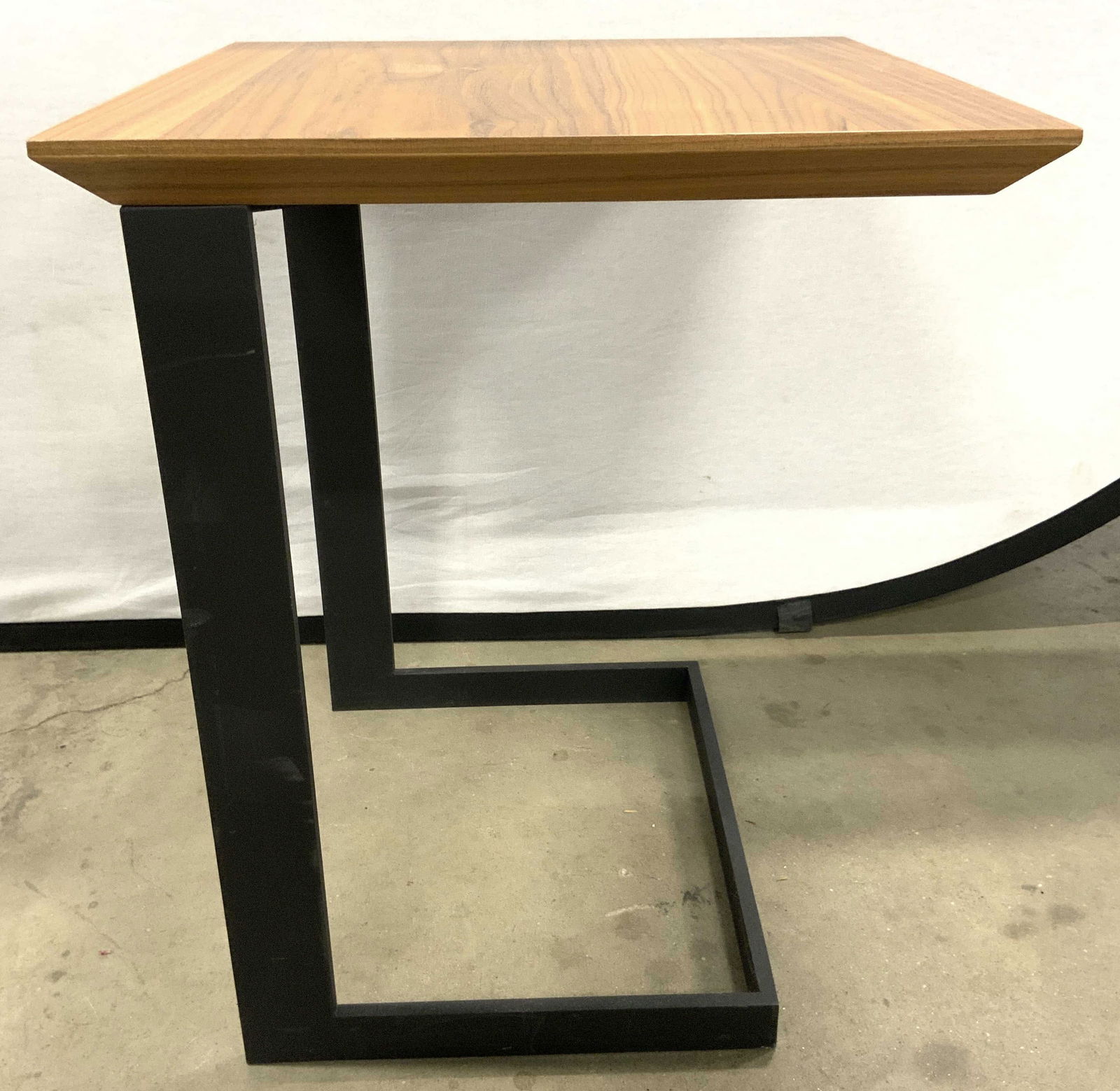 EDWARD BY HUPPE Modern End Table (1 of 10)
