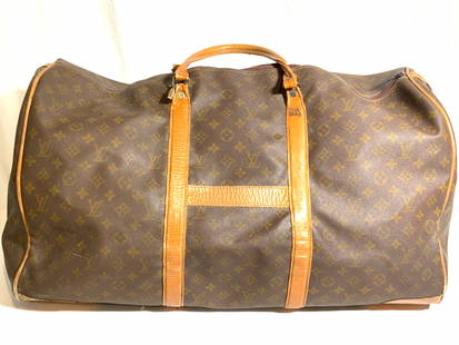 LOUIS VUITTON Monogram LV Pattern Luggage: A vintage monogrammed LV Louis Vuitton luggage / weekender bag. Appears to be crafted from LV coated canvas material. Two top handles crafted from leather style material. Zipper closure. Lined interio