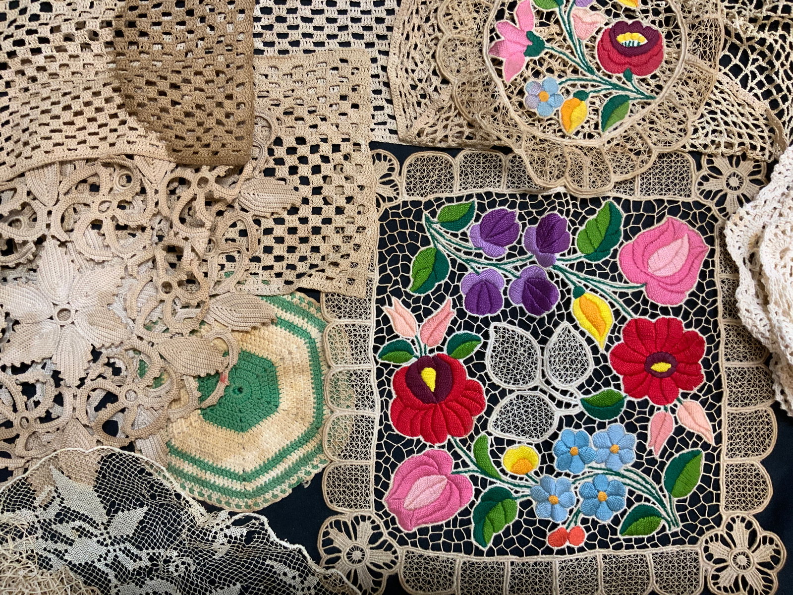 Lot 16 Embroidered Floral Lace Doilies & More (1 of 10)
