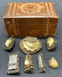 Lot 8 Carved Wood Brooches, Accessories & Box: Lot of 8 jewelry pieces, accessories, and box. 3 carved wooden brooch with hinge pin backings. Feather motif, faux pearl decoration, and Viking ship motif. 3 carved wood accessories with wire. Feather