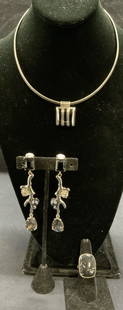 3 Oscar De La Renta Earrings, Sterling Slvr Choker: Lot of 3 jewelry pieces. Sterling silver choker necklace with sterling silver enameled pendant. Marked 925 on necklace and underside of pendant. Made in Mexico. Choker measures approx. 4 5/8 inches wi