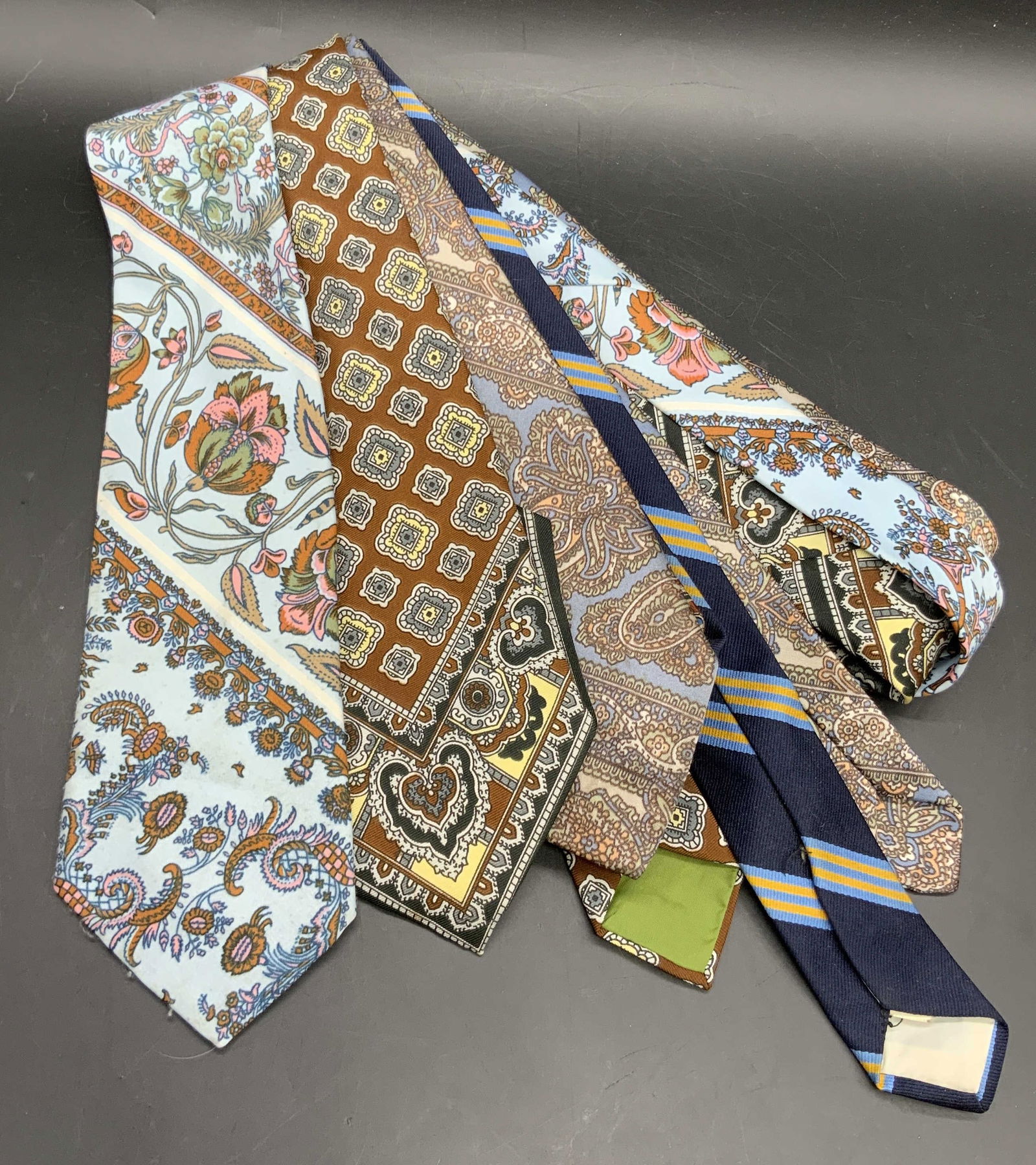 Lot 5 Vintage Patterned Ties, LA BELLA & More (1 of 12)