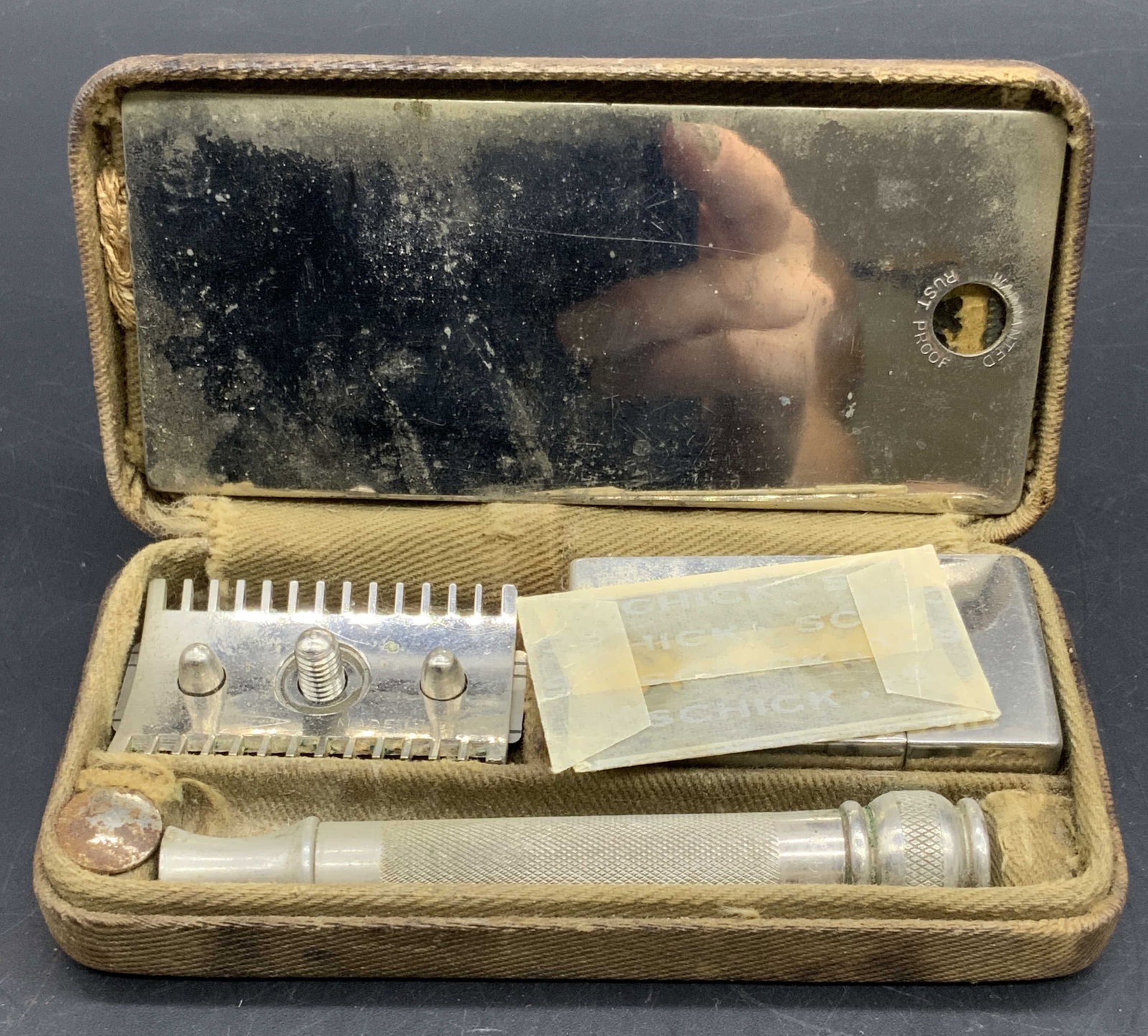 Vintage Shaving Razor Kit in Case (1 of 11)