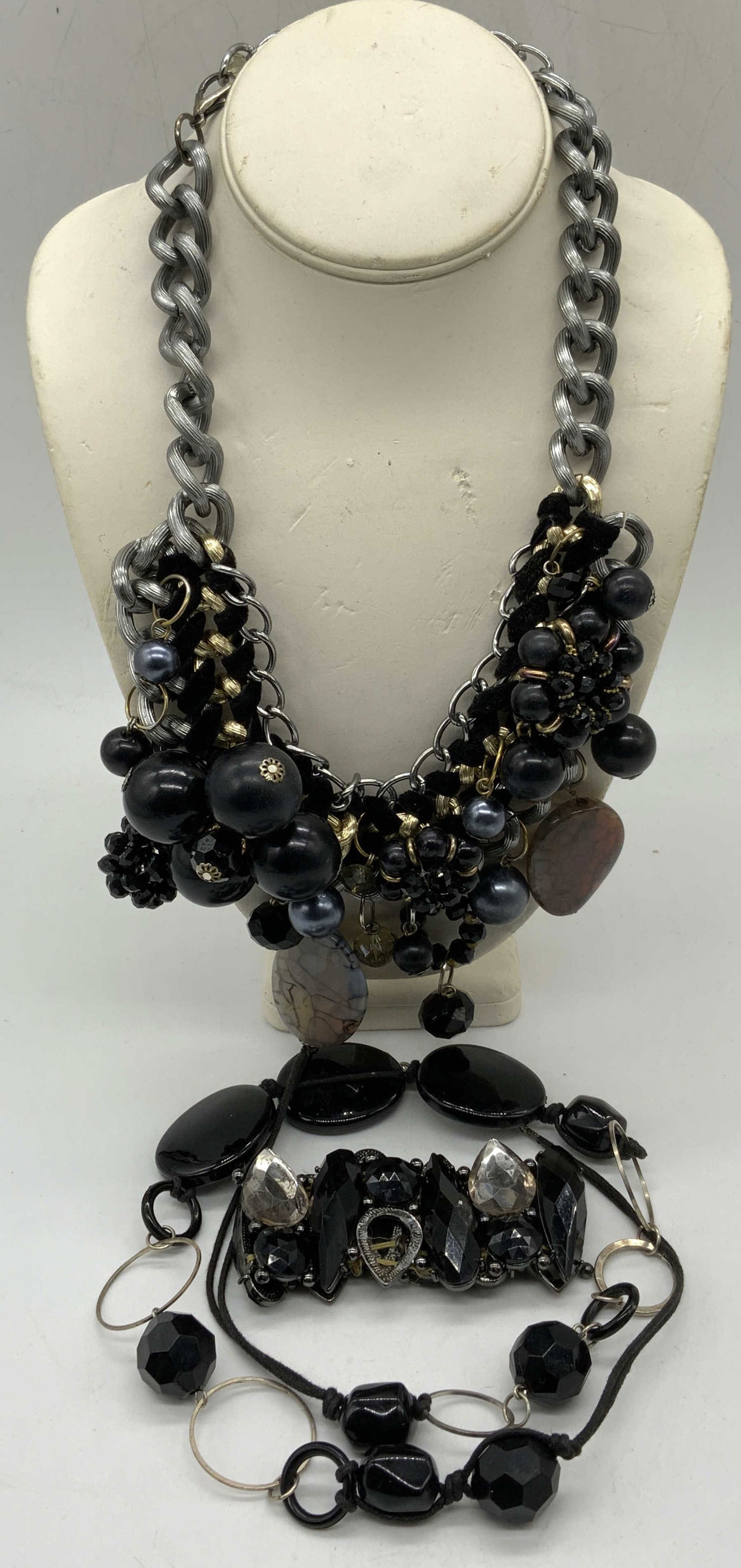 Lot 3 Chunky Beaded Statement Necklaces, More (1 of 8)