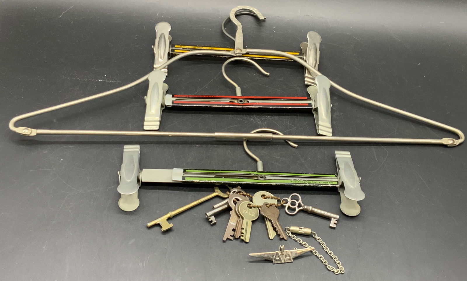 Grp Lot 16 Vintage Metal Hangers, Keys, Pin &more (1 of 15)