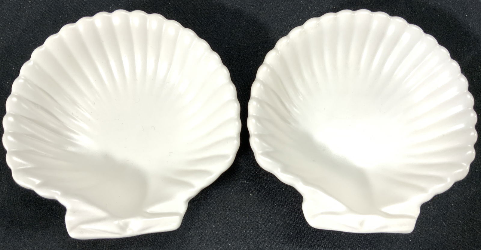 WEDGWOOD ETRURIA Pr Porc Shell Trinket Dishes (1 of 6)