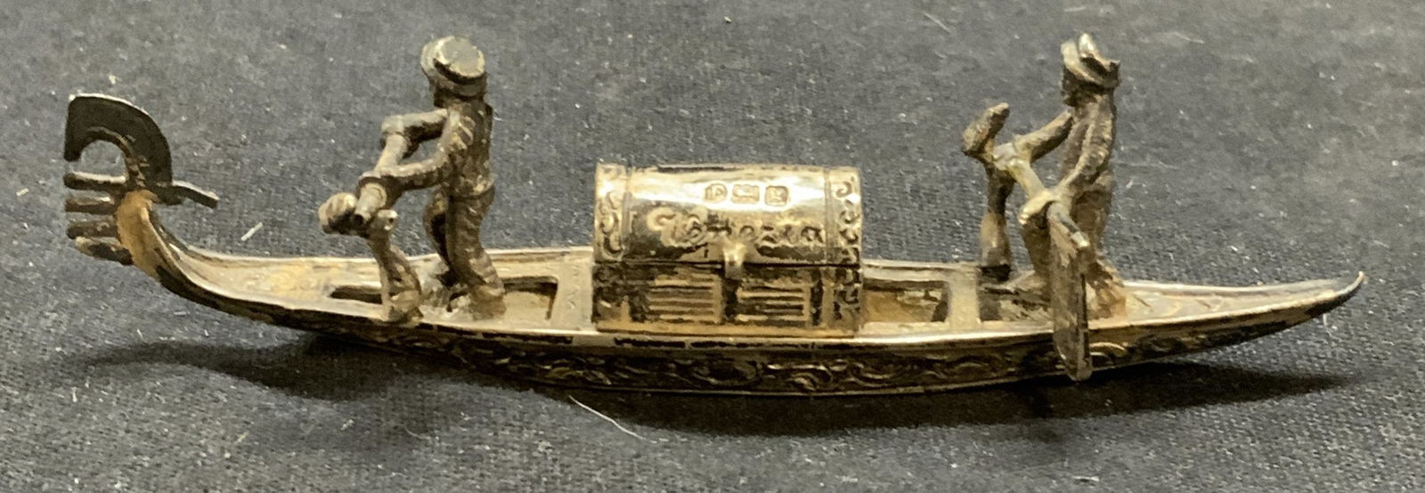 Vintage Hallmarked Sterling Silver Boat Pill Box (1 of 7)