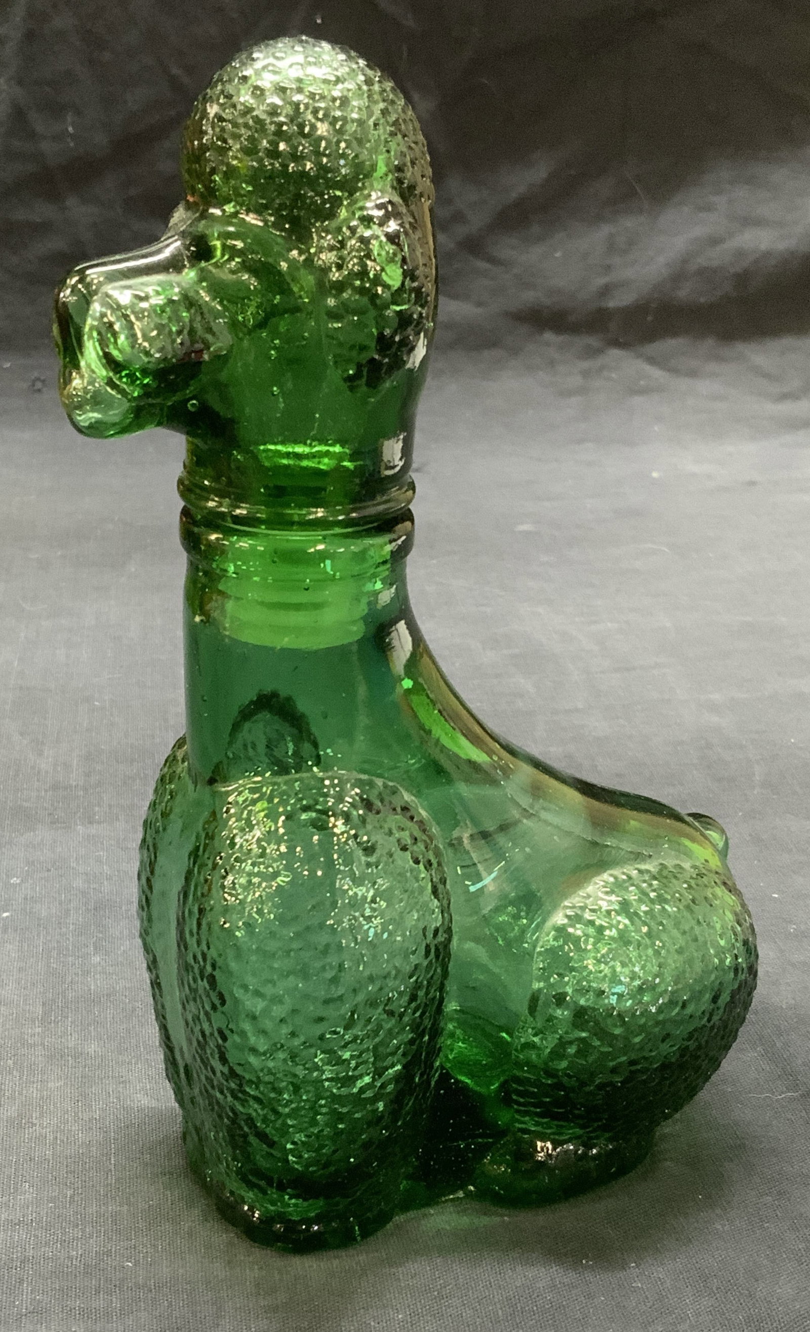 Green Art Glass Poodle Figurine Decanter: Green art glass poodle figurine decanter. In good condition. Measures approx. 4.25 x 2.5 x 7 inches. Art glass, Studio glass, poodle, poodle figurine, decorative arts, table decor, table accessories, 