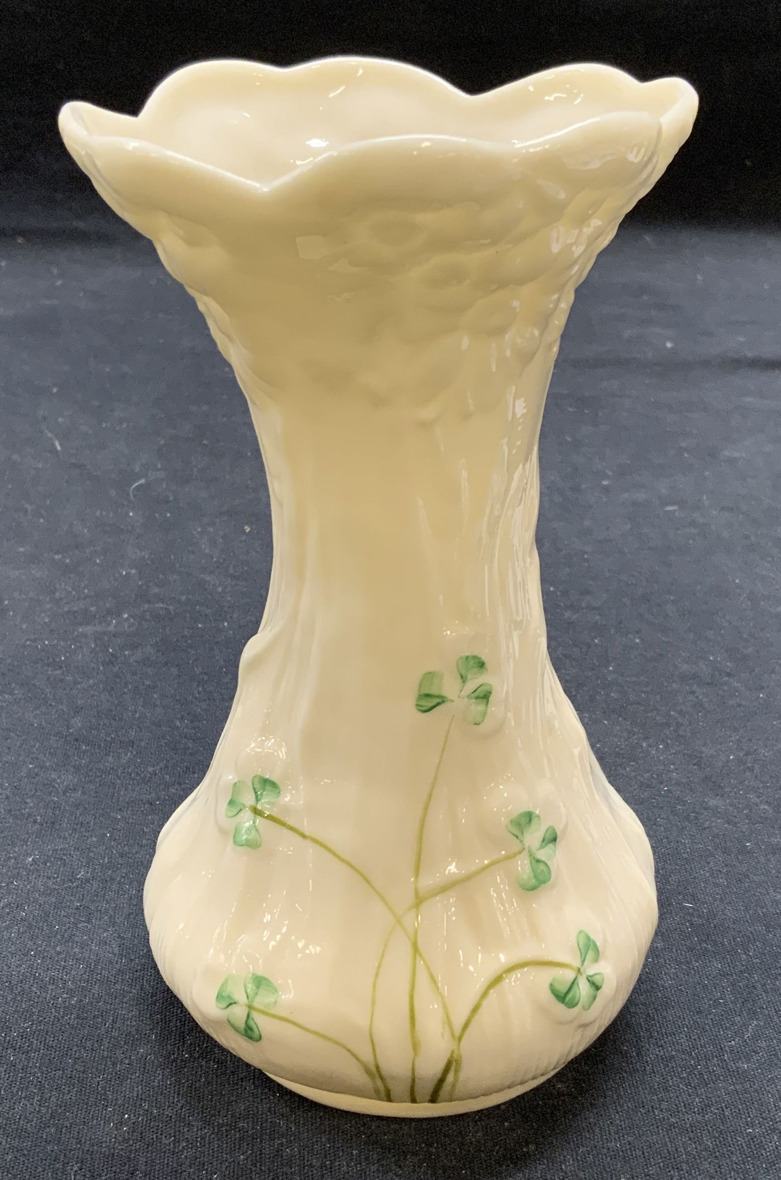 BELLEEK Porcelain Shamrock Vase, Ireland (1 of 6)