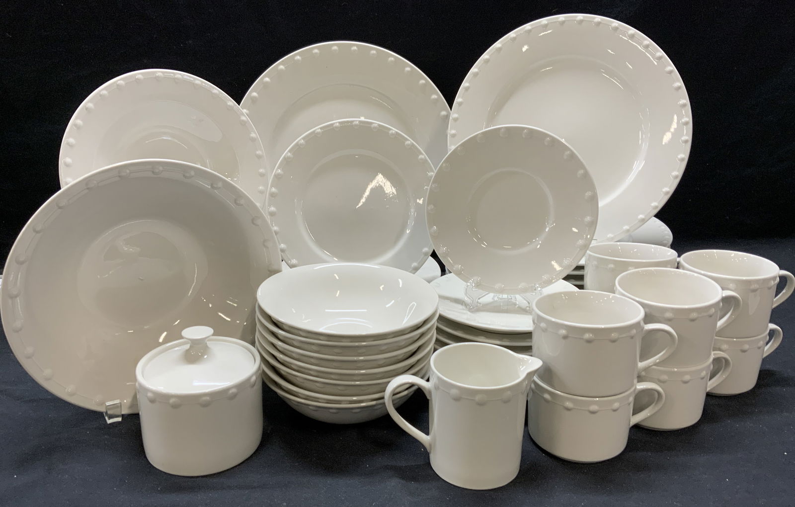 Castle Settings Oneida White Dot Dinner Set 51 (1 of 15)