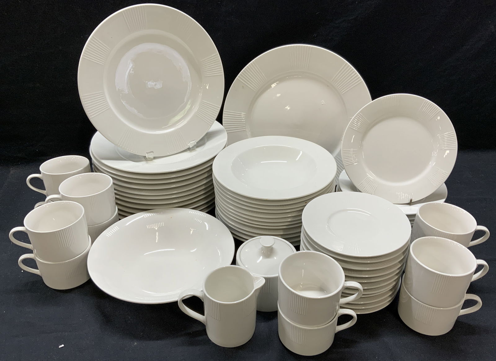 Majesticware Oneida White Stripe Dinner Set 62pc (1 of 14)