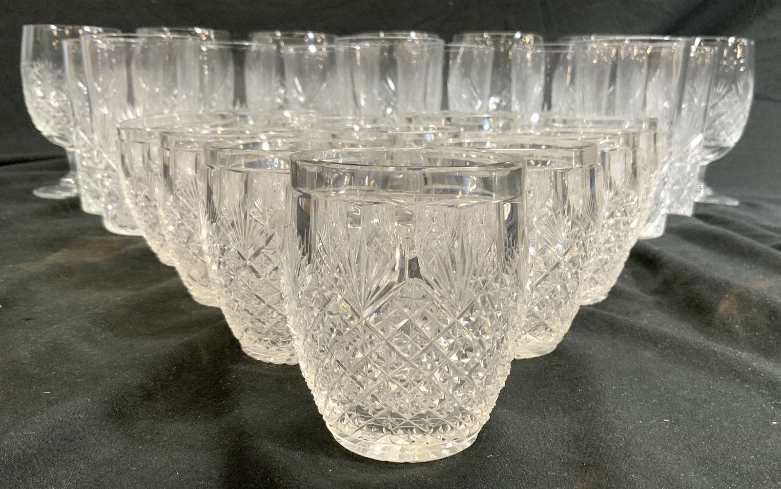 Lot 28 Crystalware Vessels Cups Goblets (1 of 6)