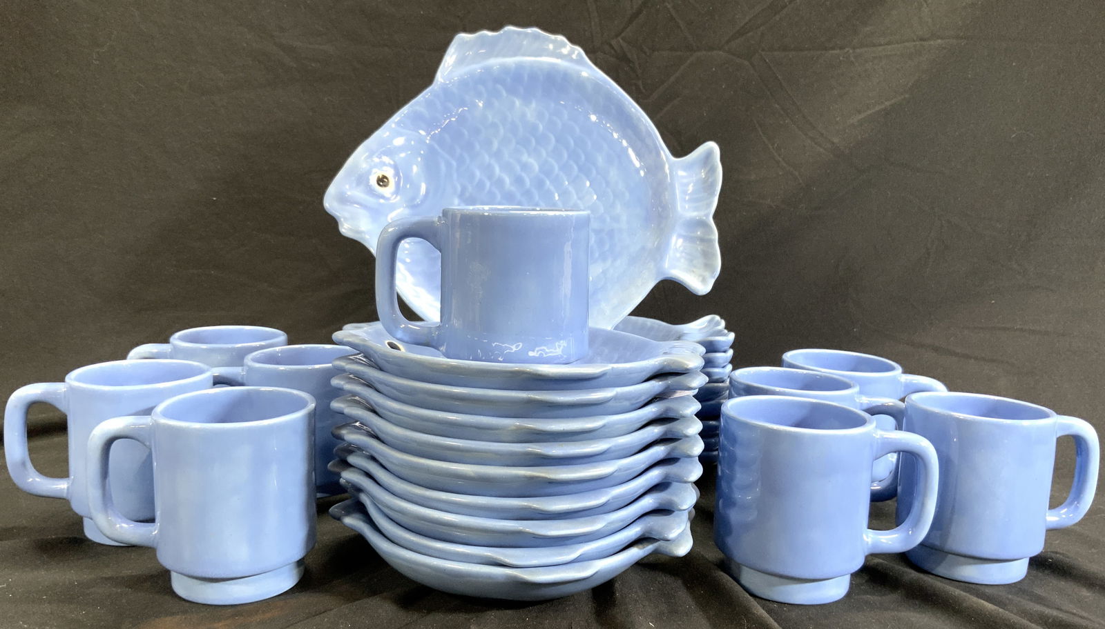 MW 27 Porc Fish Plates & Cups Vessels (1 of 6)