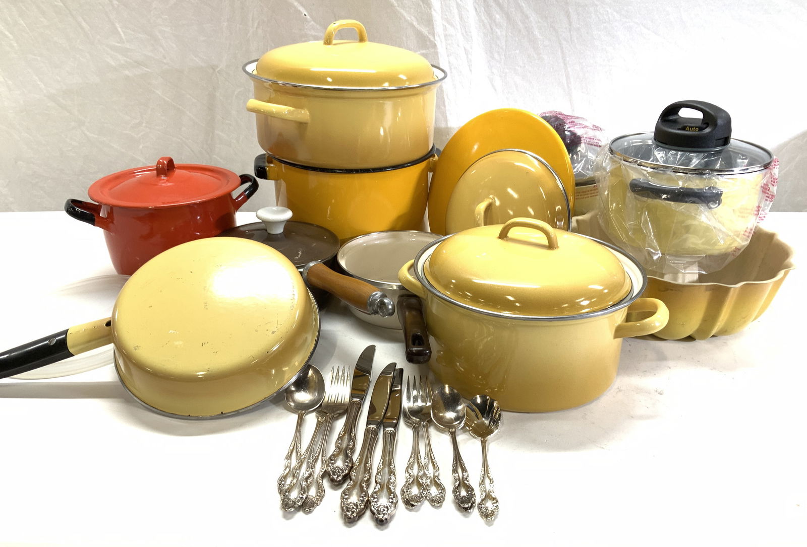 Enamel Italian Pots, New Pots,1881 Rogers Flatware (1 of 14)