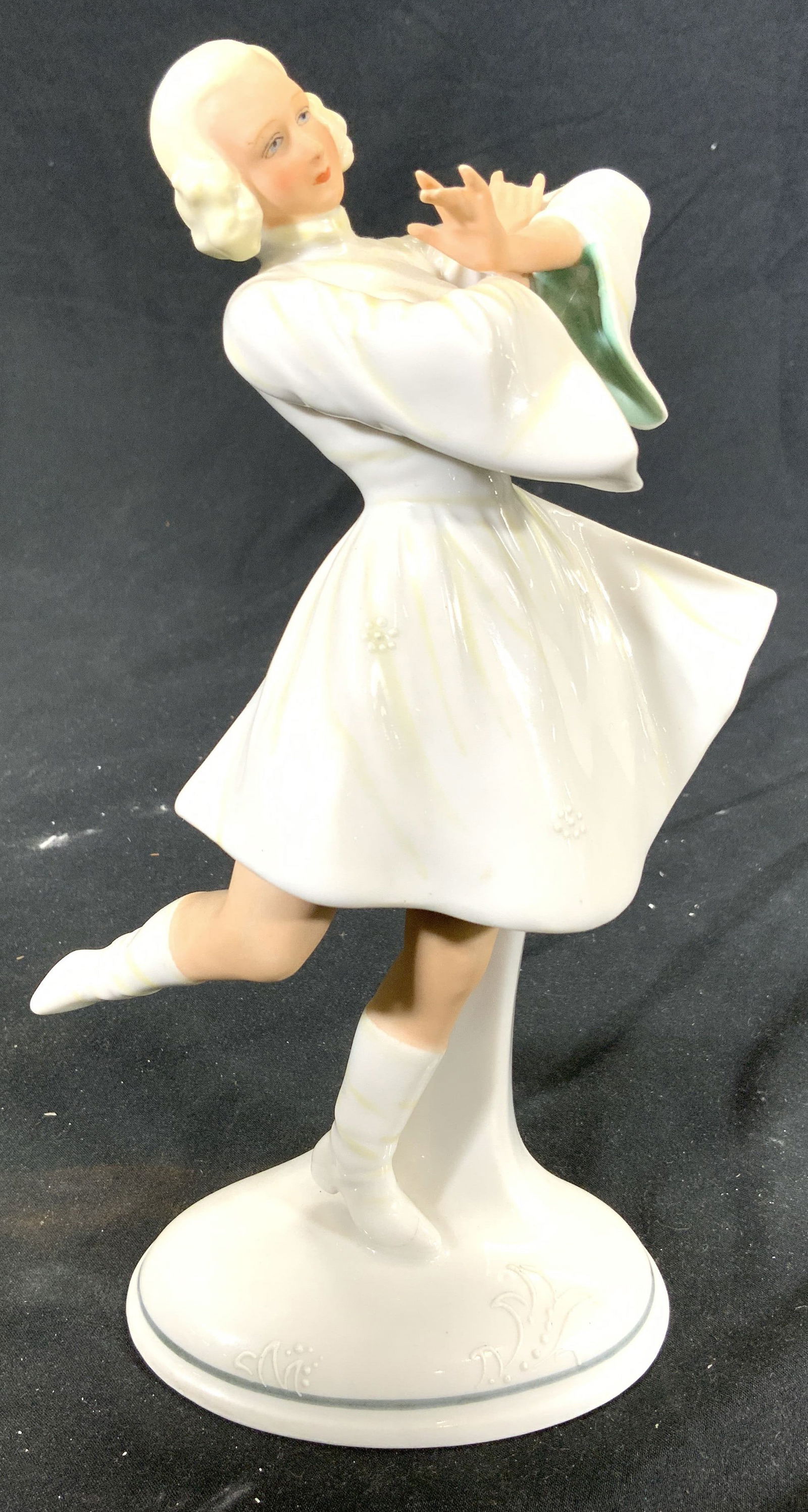 SCHAUBACH KUNST Art Deco Porcelain Dancer Figurine (1 of 7)