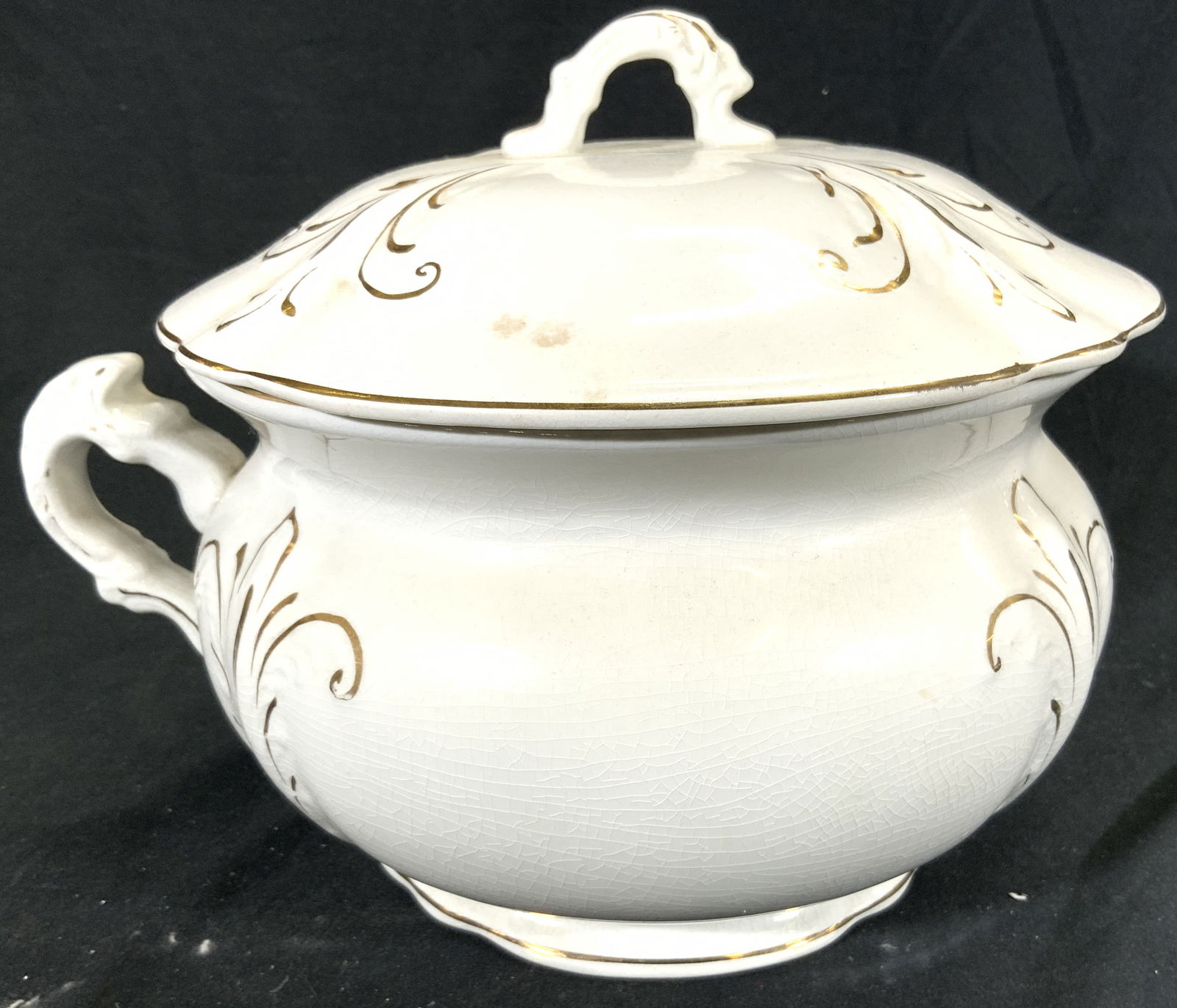 Vntg Porcelain Lidded Chamber Pot Vessel (1 of 6)