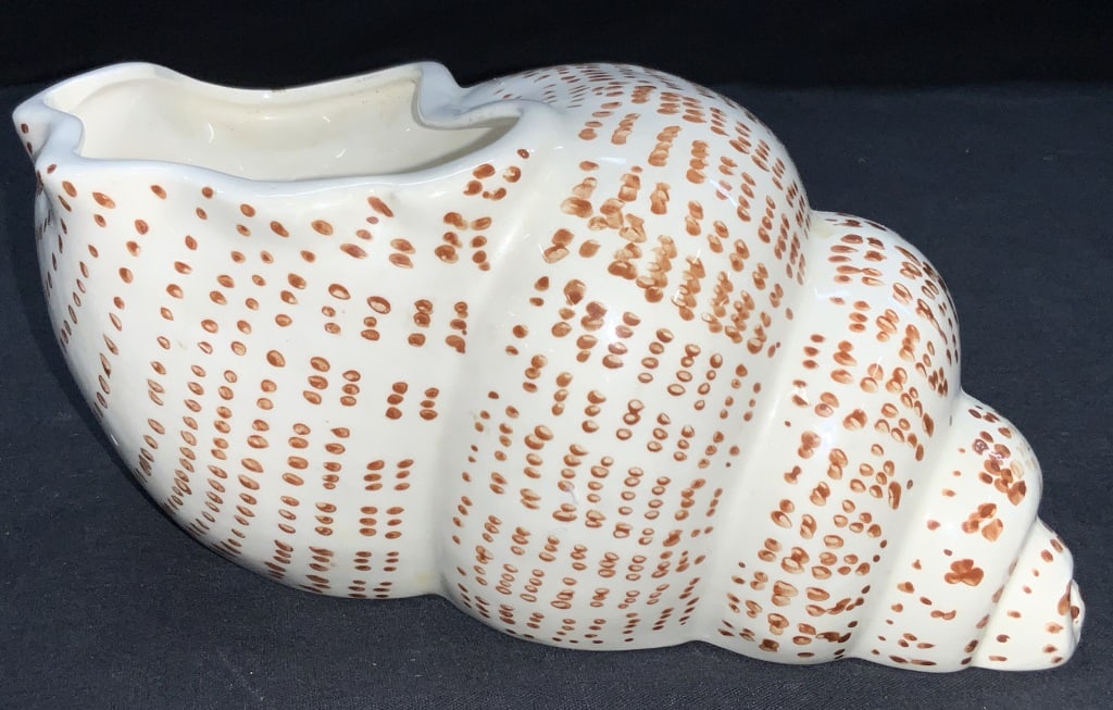 FITZ & FLOYD Painted Ceramic Conch Shell Vessel (1 of 7)