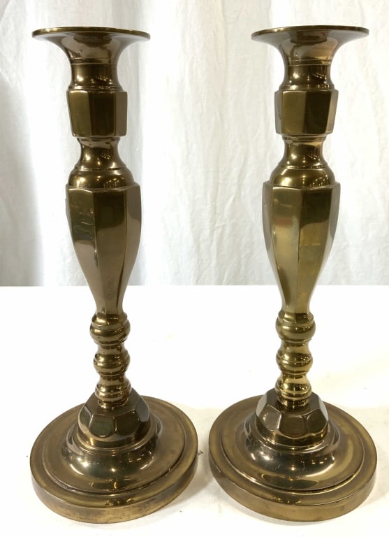 EB Vntg Pair Brass Tabletop Candlesticks (1 of 6)