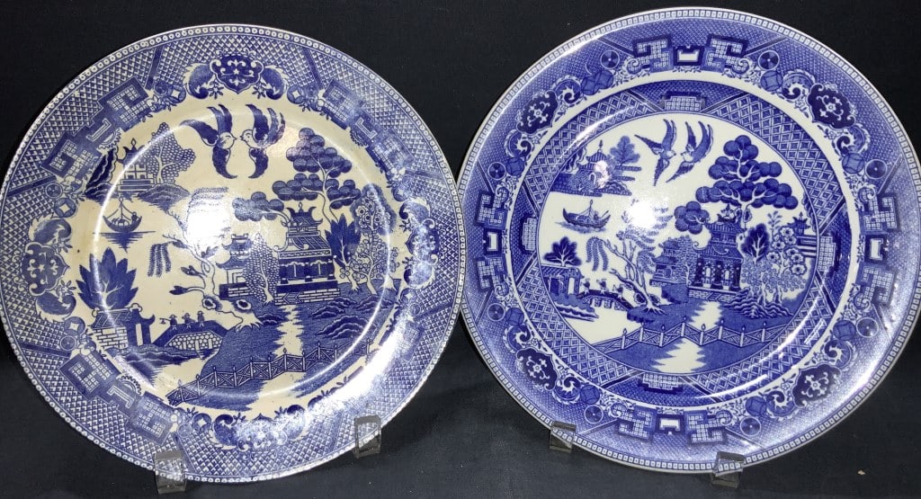 2 Vintage Ceramic Blue Willow Asian Dishes (1 of 10)