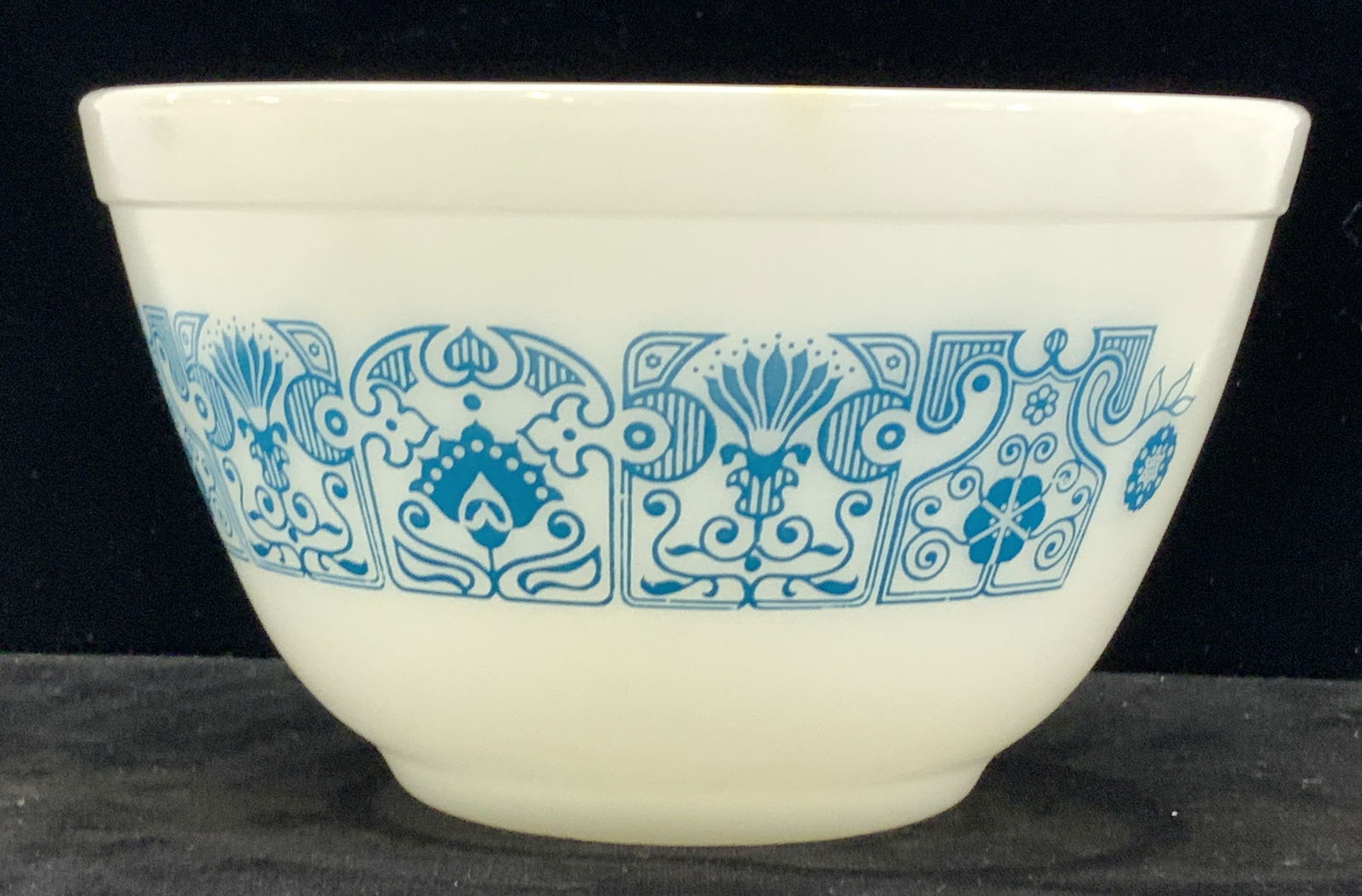 Pyrex 1 1/2 PT Mixing Bowl, New  USA (1 of 6)