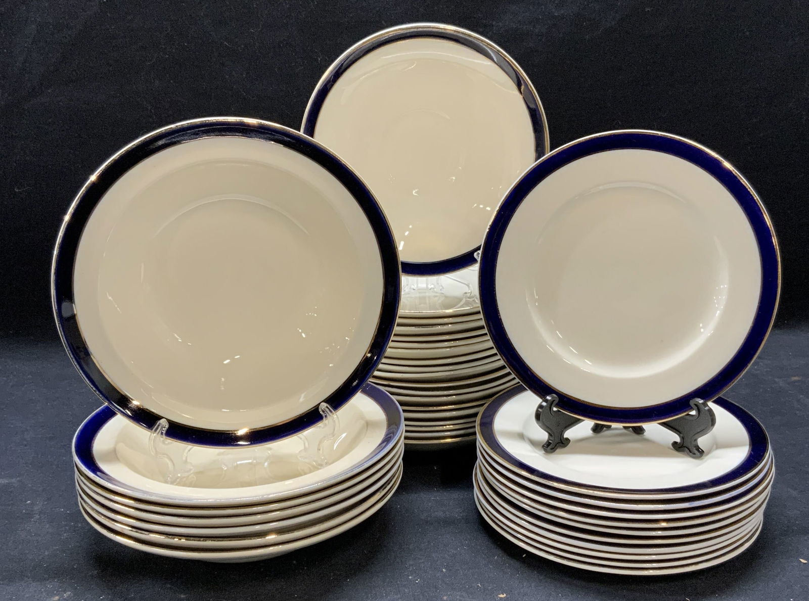 Set 37 Alfred Meakin Porcelain Tableware (1 of 8)