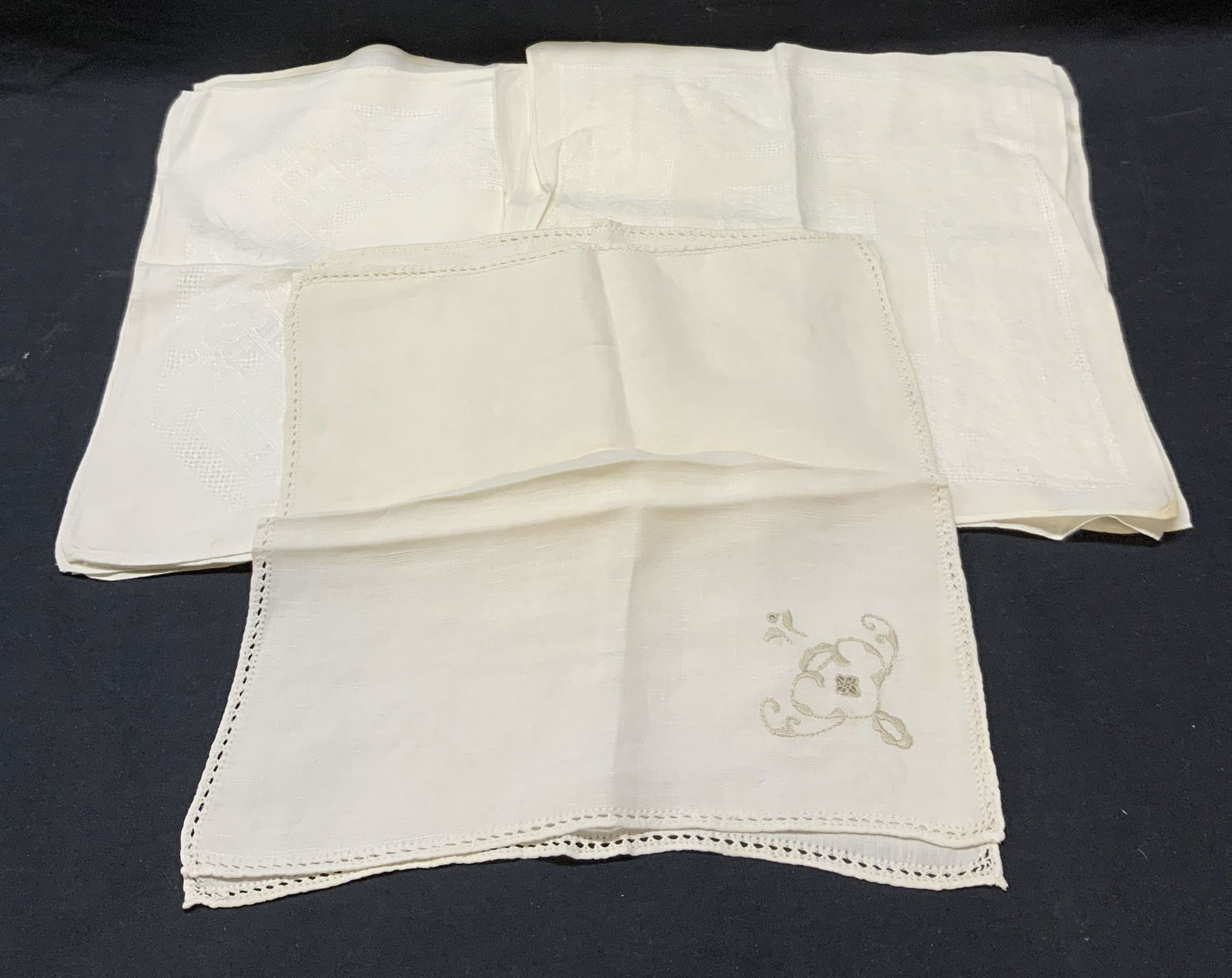Group 10 White Cotton Napkins: Group of 10 white embroidered napkins. Materials feel like cotton. All pieces have some wear including blemishes consistent with exposure. Sizes vary slightly, approx. 14.5 x 14 inches. Napkins, white