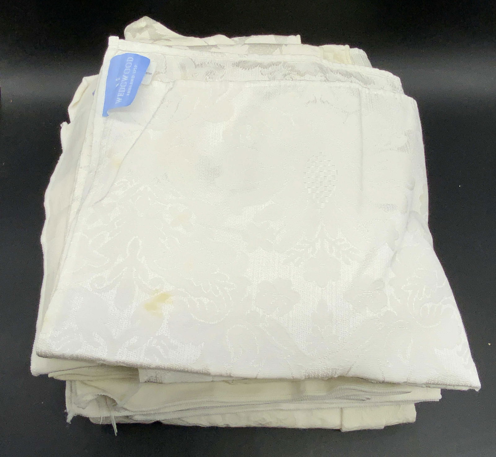 31 White Napkins & Tablecloth, WEDGWOOD &more (1 of 12)