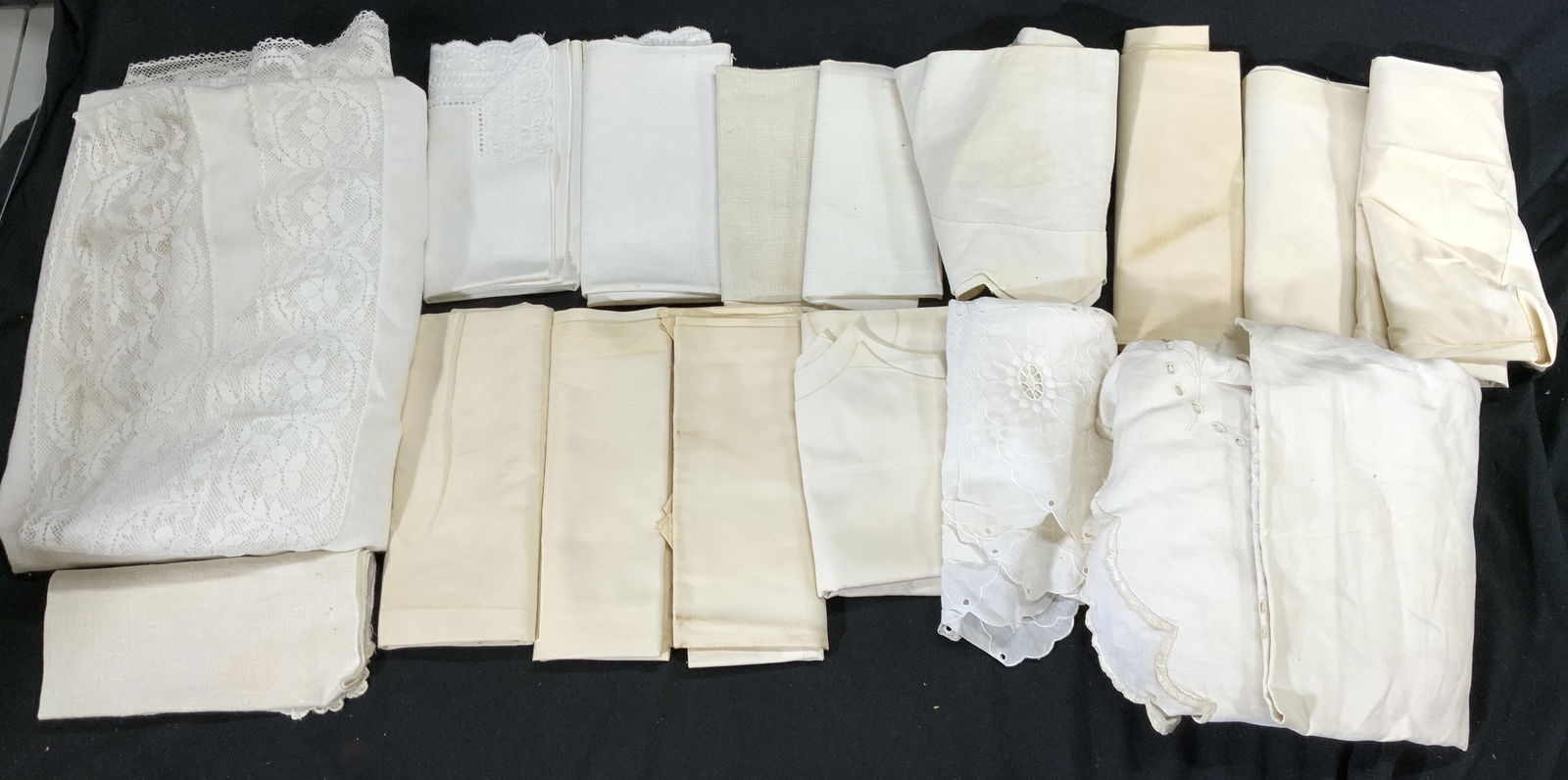 Lot 15+ Vintage Assorted Linens (1 of 8)