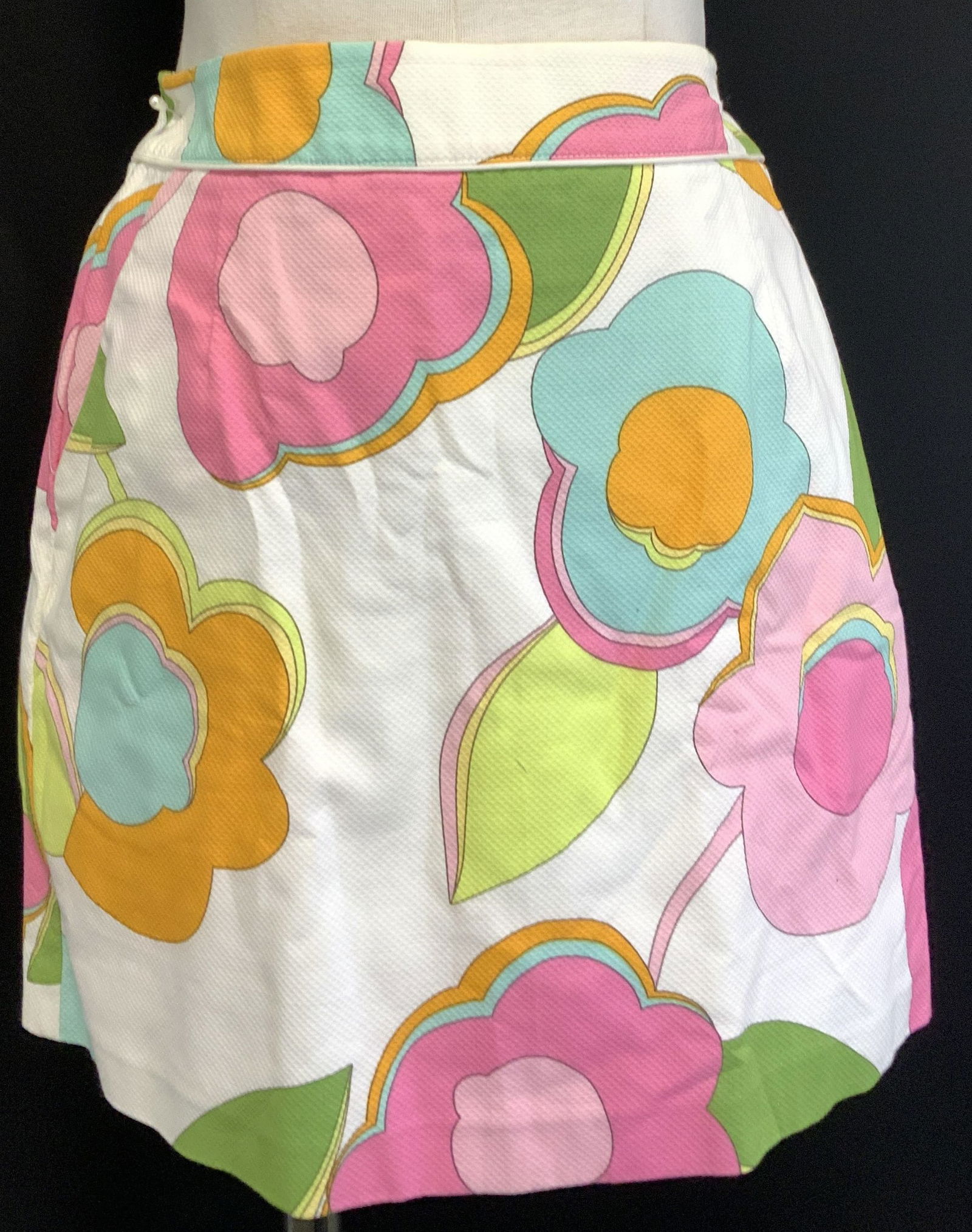 Tori Richard Cotton Pucci Style Skirt, NWT: Waffle texture cotton skirt with large pastel psychedelic flower design on white. New with tag. Label Tori Richard Honolulu Fancy Pansy Design Size 8 , 17.5 in. L. Hand pockets. Cotton lined. New clot