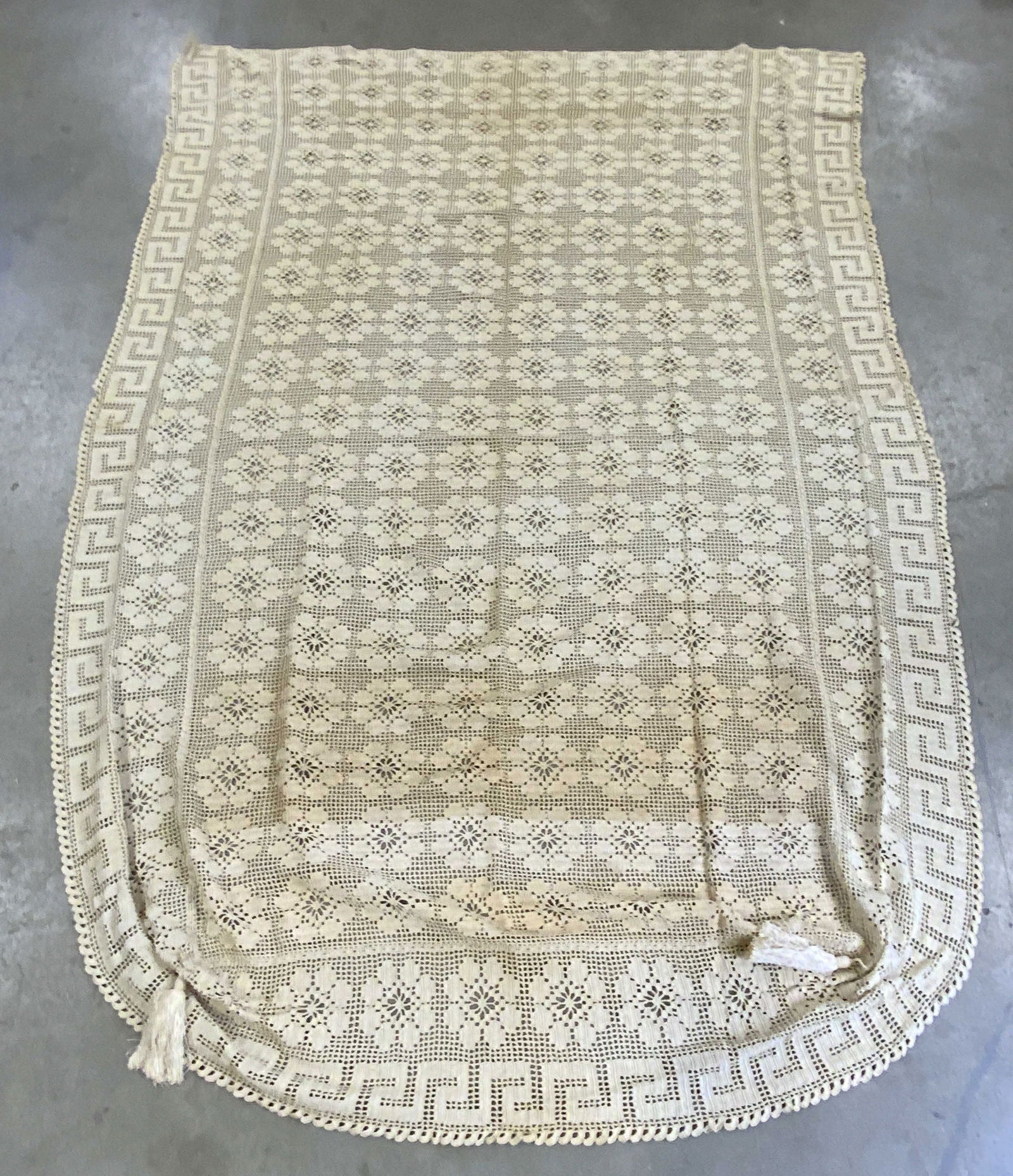 Vintage Crochet Tablecloth (1 of 8)