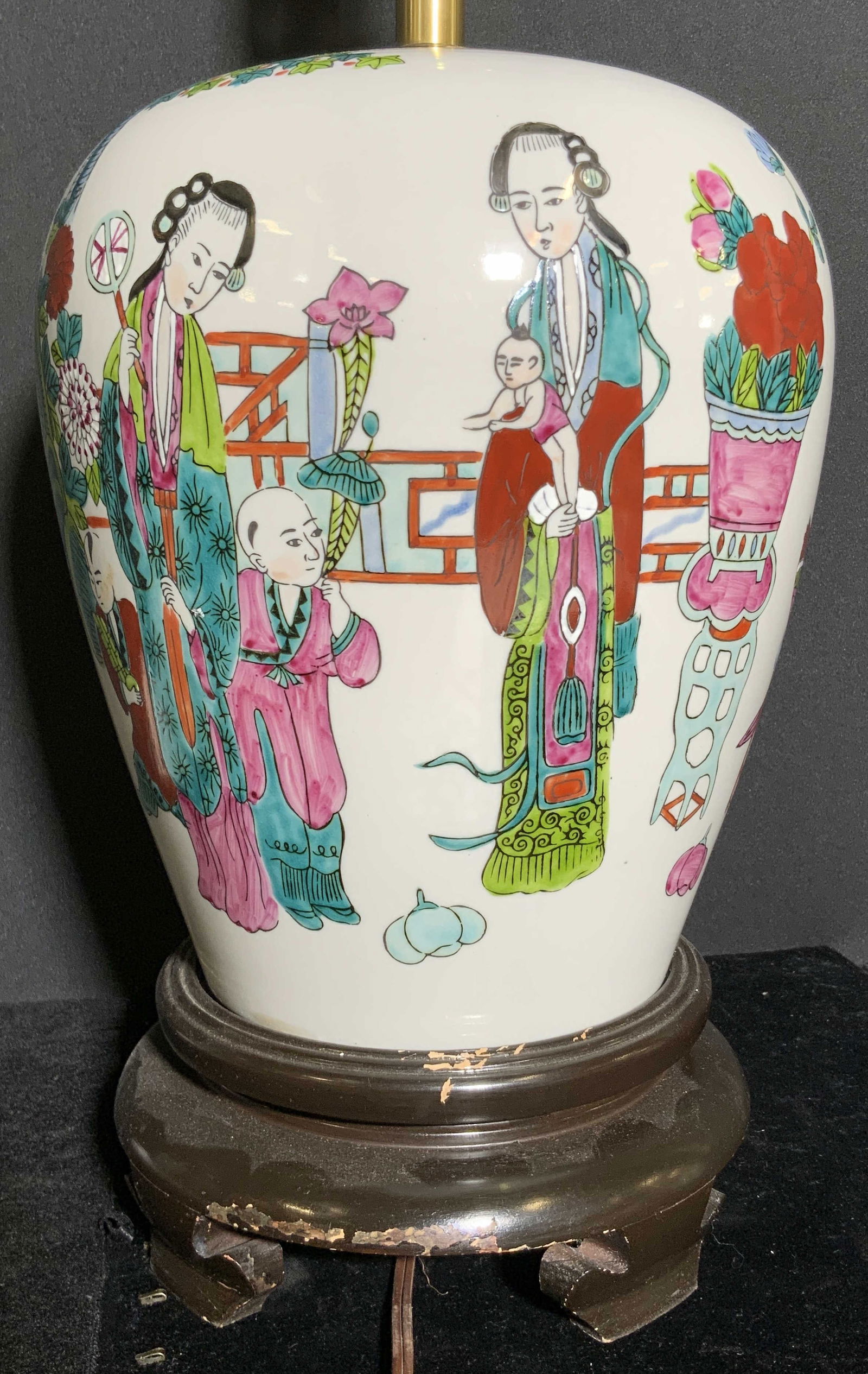 NORMAN PERRY Vintage Asian Porcelain Table Lamp (1 of 19)