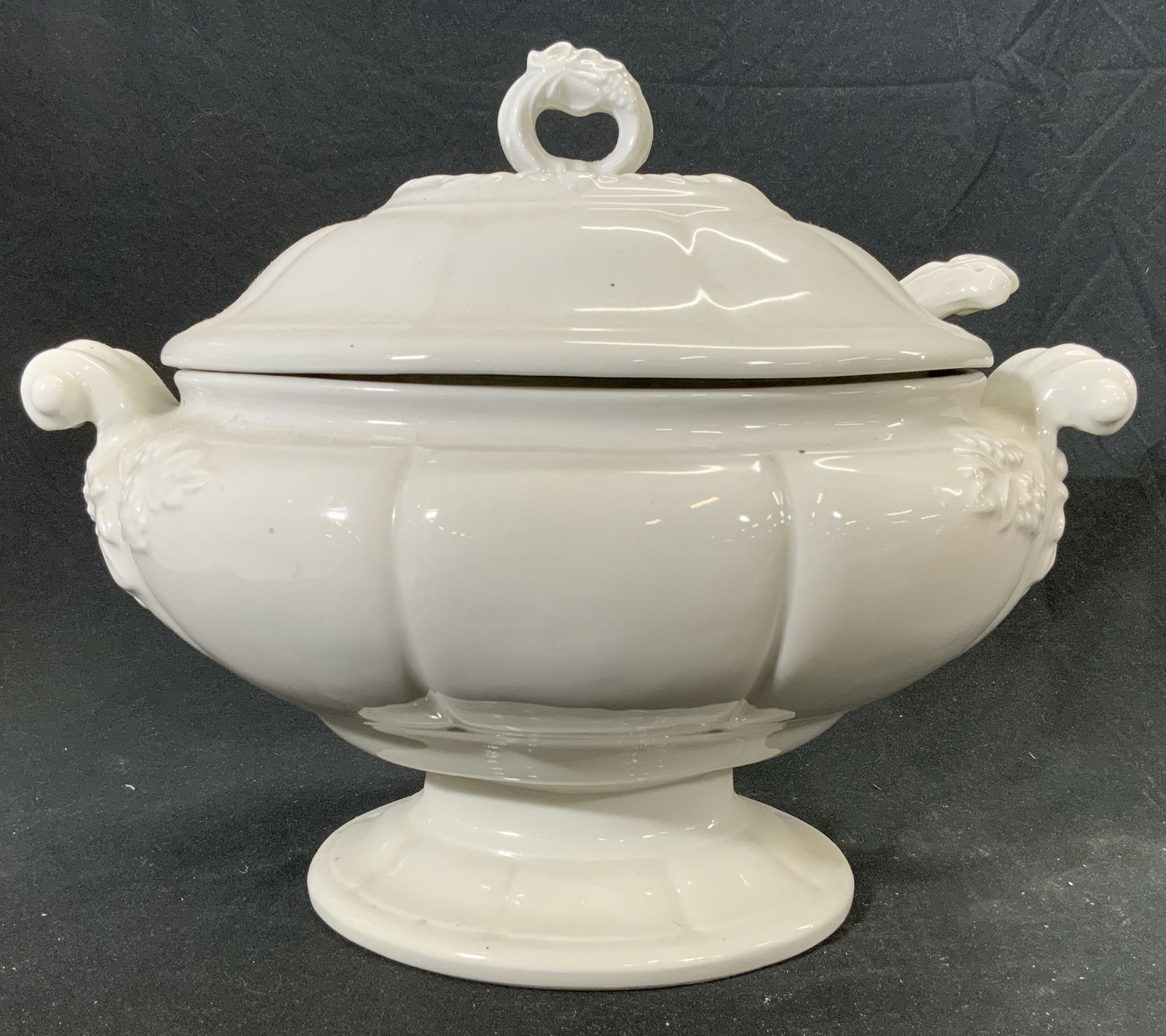 RED CLIFF IRONSTONE Lidded Porc Tureen & Ladle (1 of 7)