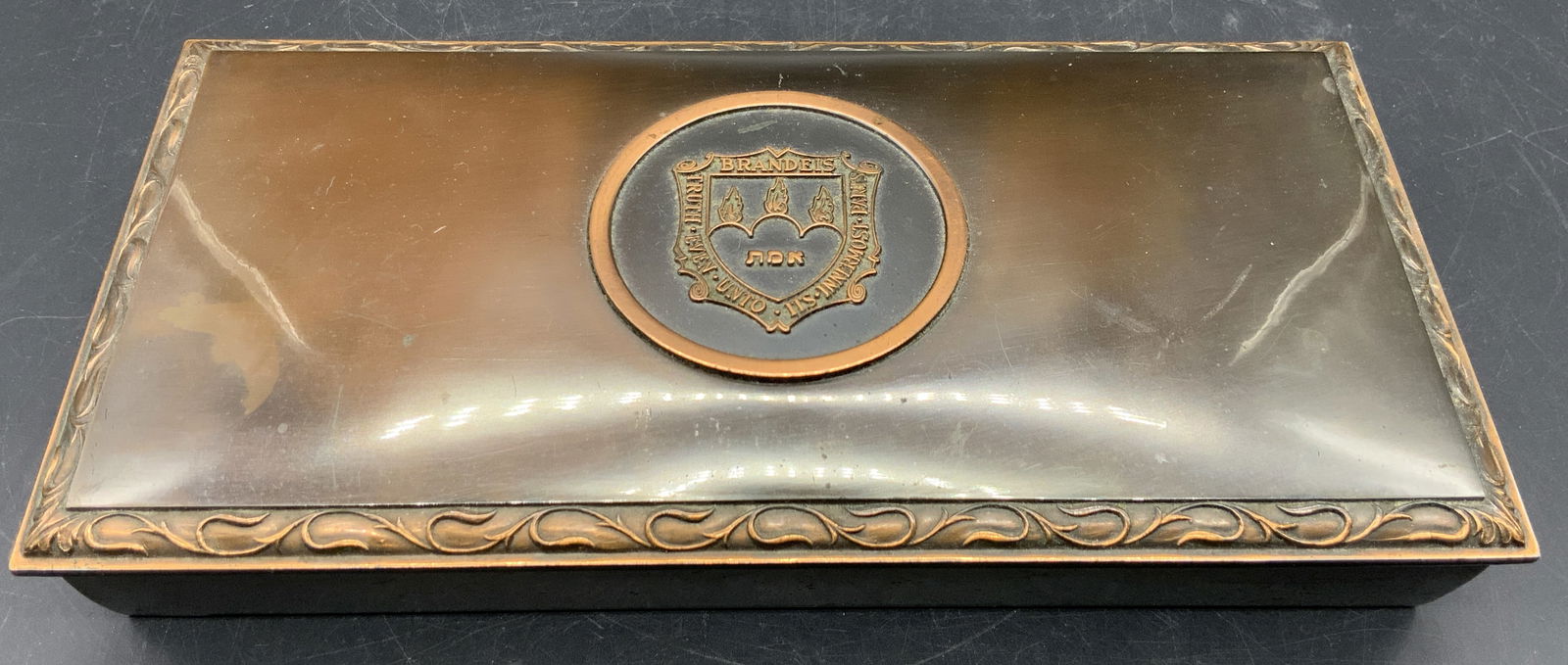 L.E. MASON CO. Metal Crest Motif Trinket Box (1 of 12)