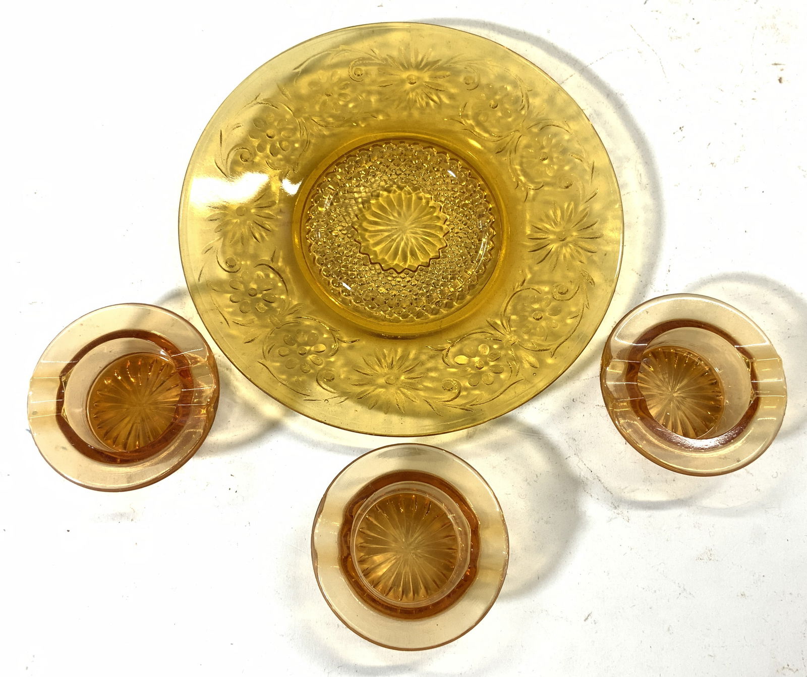 Lot 4 Amber Glass Plate & Trinket Dishes (1 of 6)