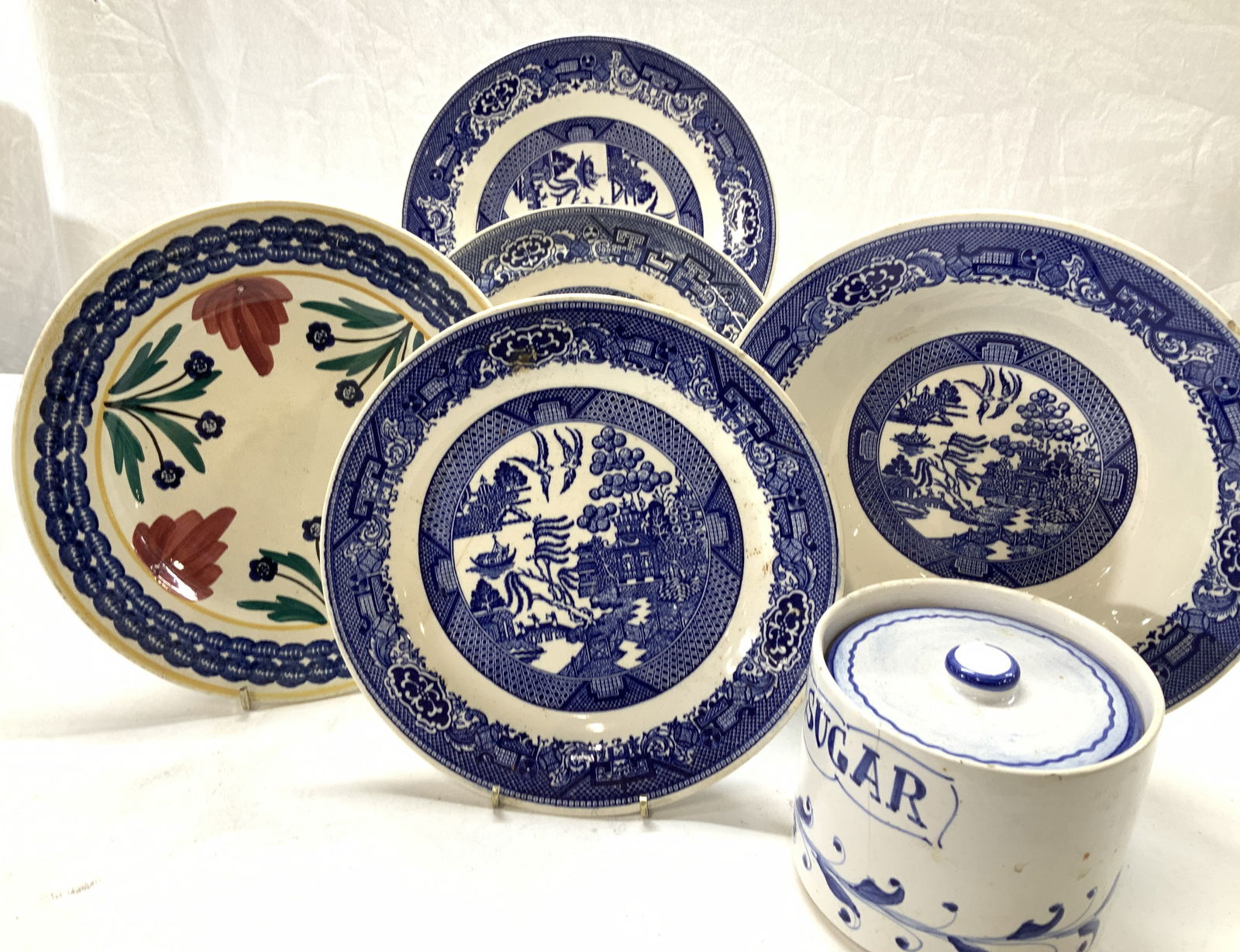 Porcelain Tableware, Homer Laughlin Flow Willow, 7 (1 of 8)