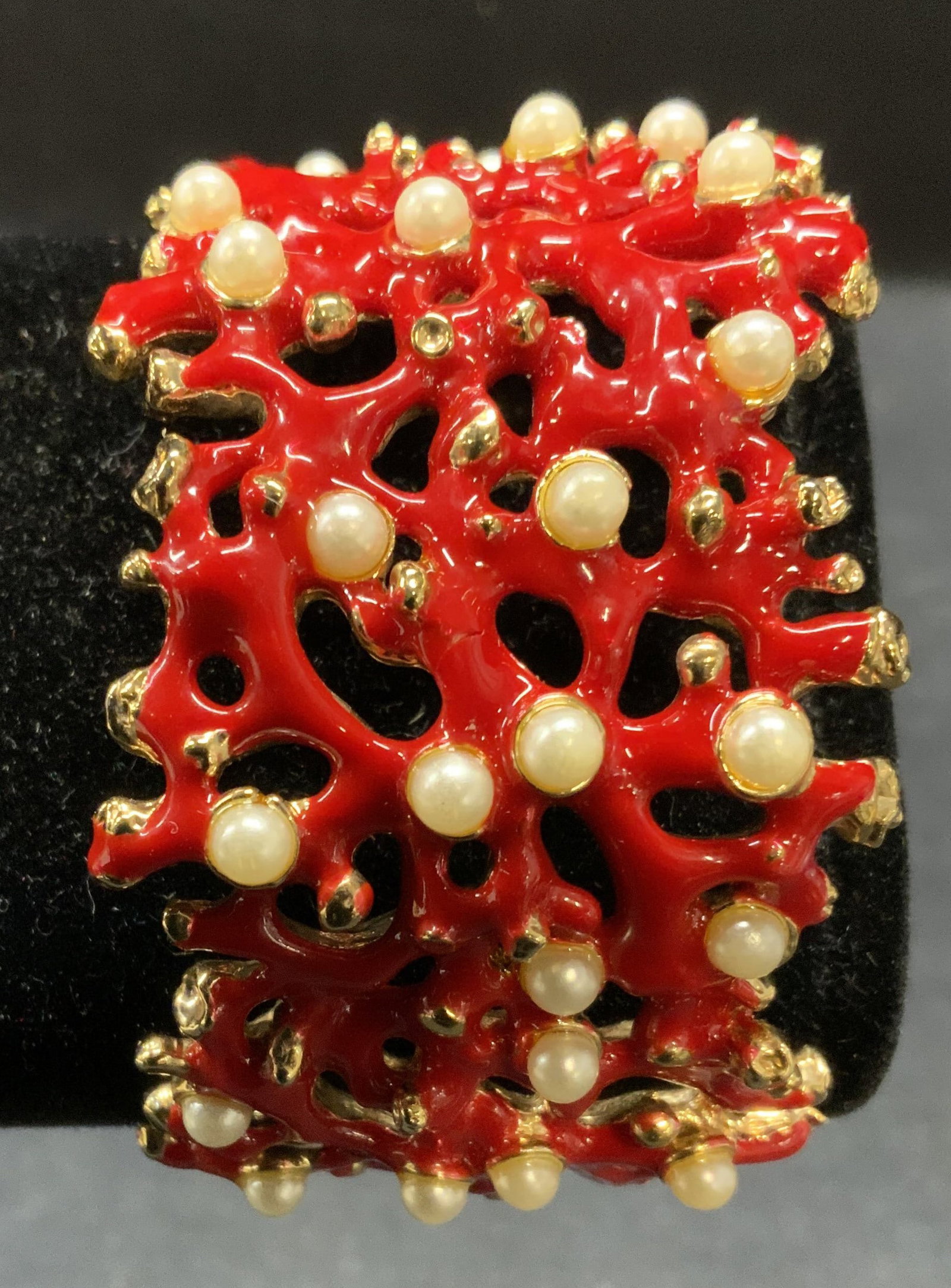 Vtg Red Enameled Coral Form Faux Pearl Cuff (1 of 6)