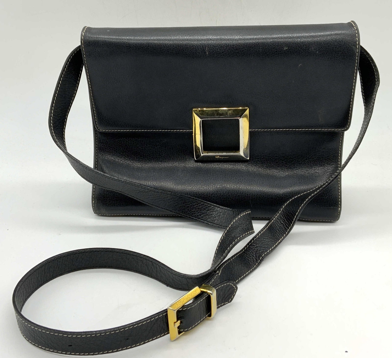 FERRAGAMO Black Leather Handbag, Italy (1 of 6)