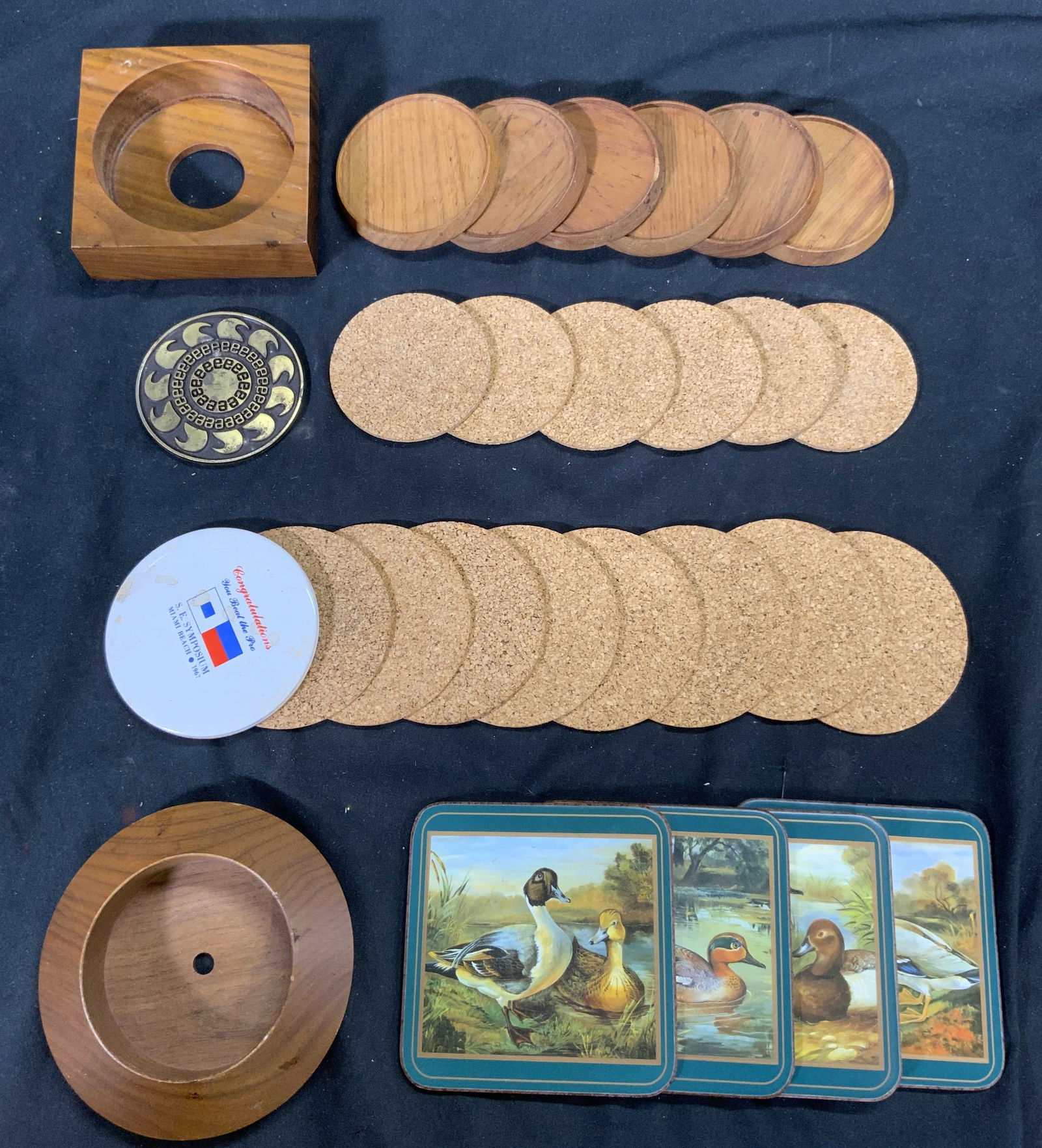 Lot 28 Coasters, Medallion, Tabletop Accessories (1 of 7)